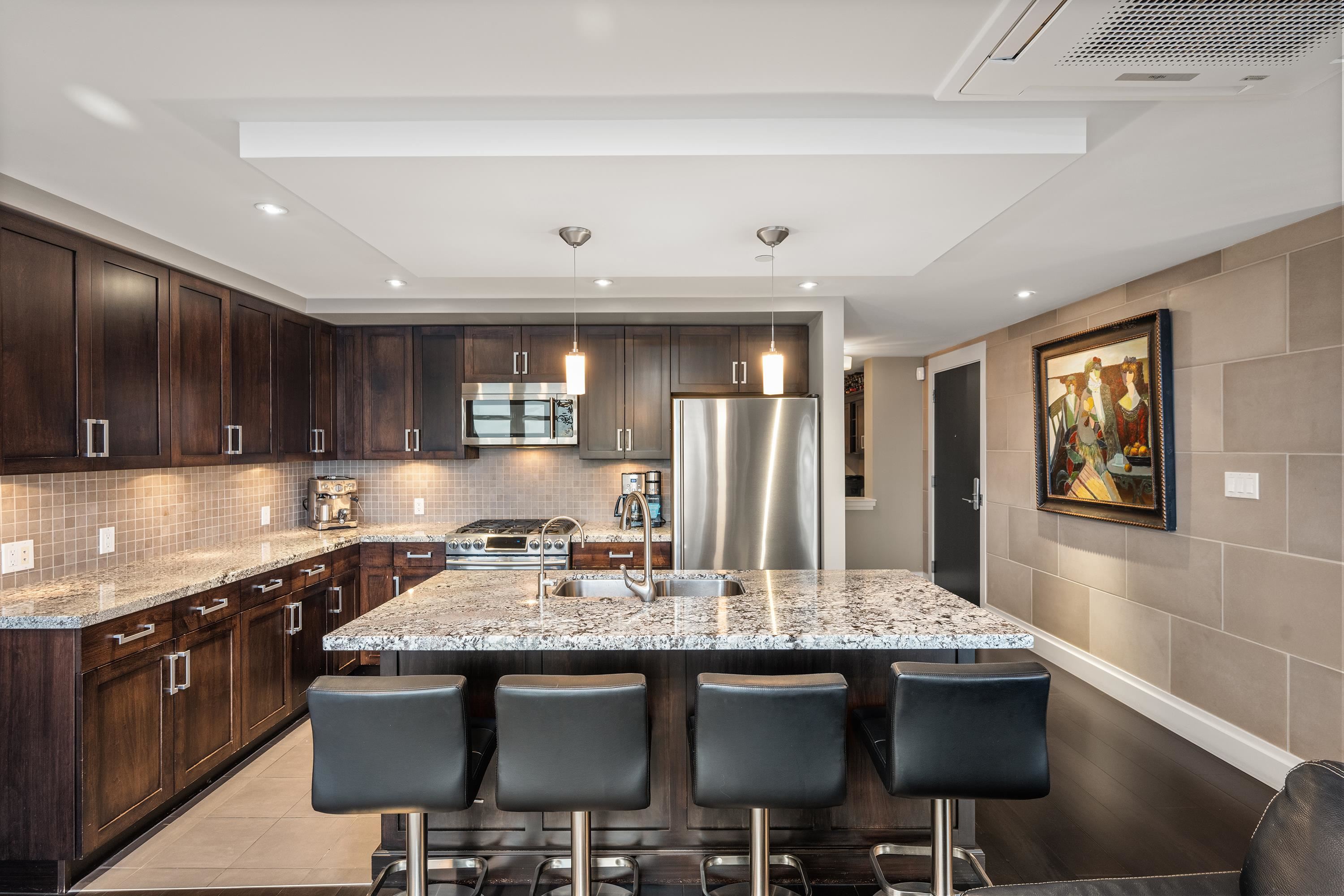 201 15097 MARINE DRIVE Unit: 201