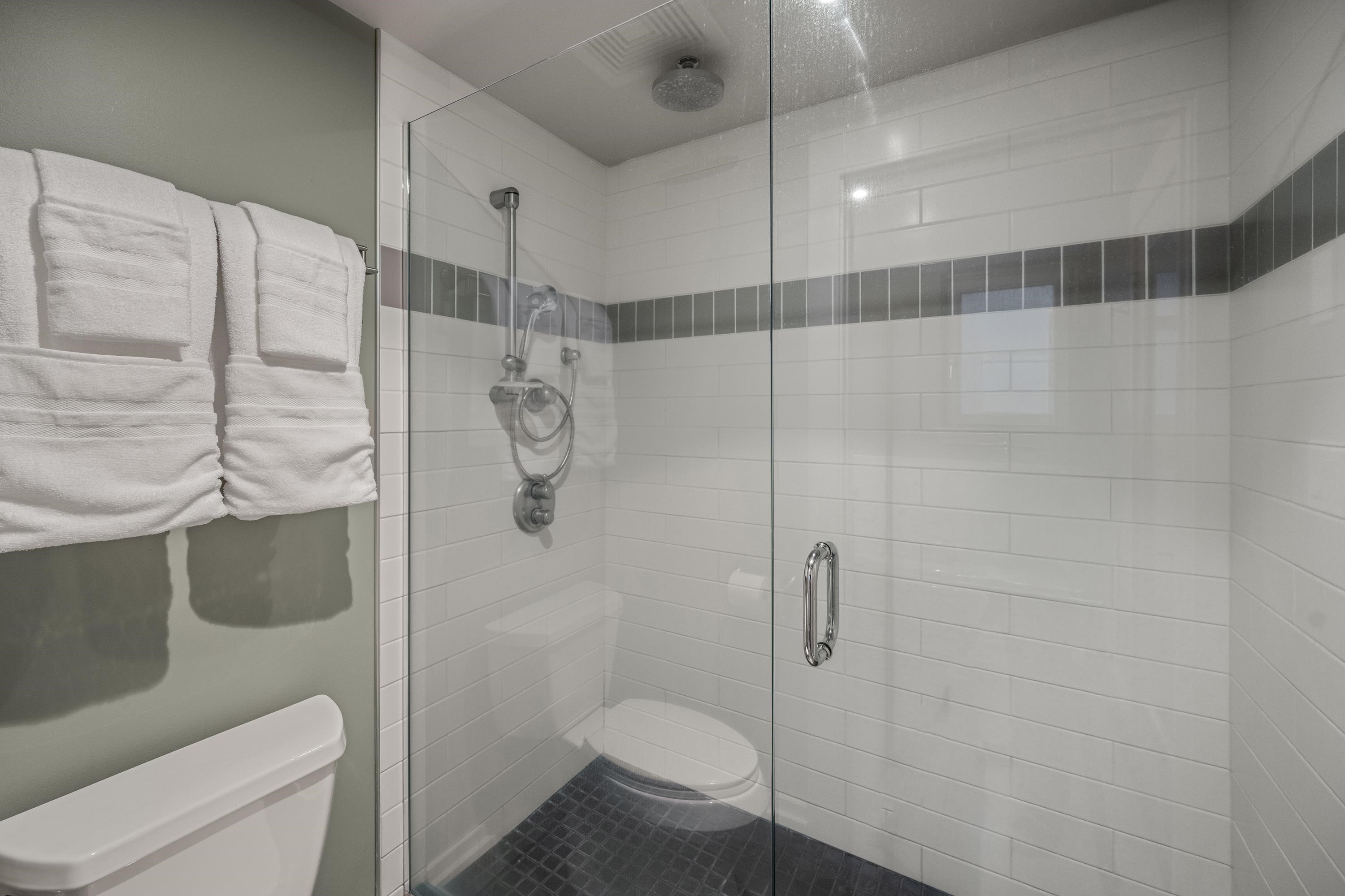 201 15097 MARINE DRIVE Unit: 201