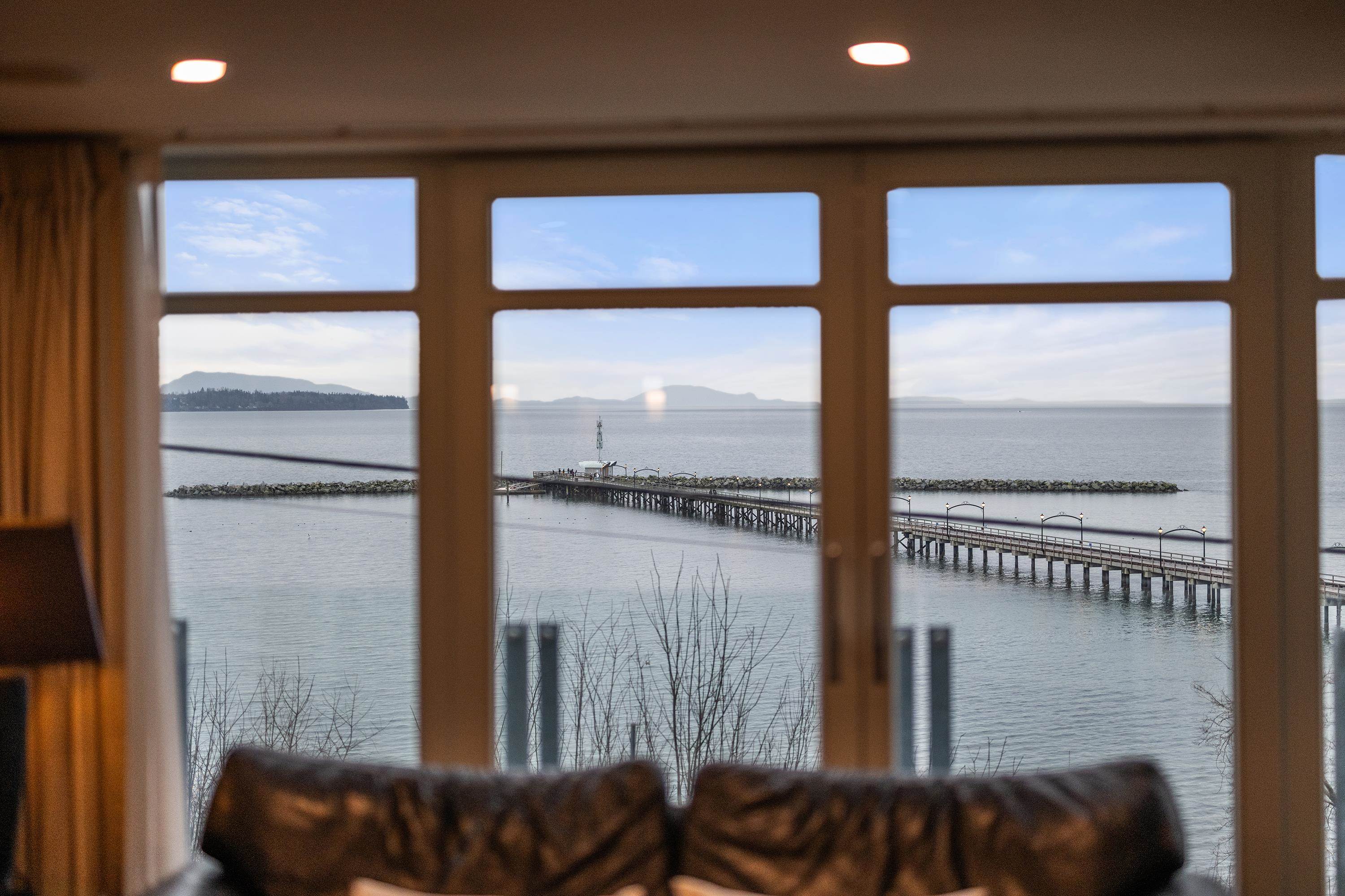 201 15097 MARINE DRIVE Unit: 201