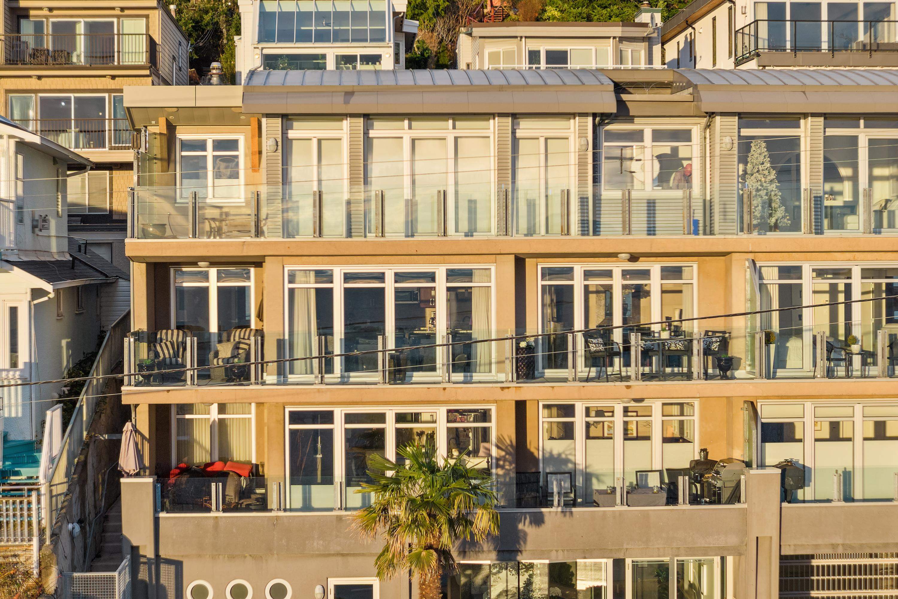 201 15097 MARINE DRIVE Unit: 201