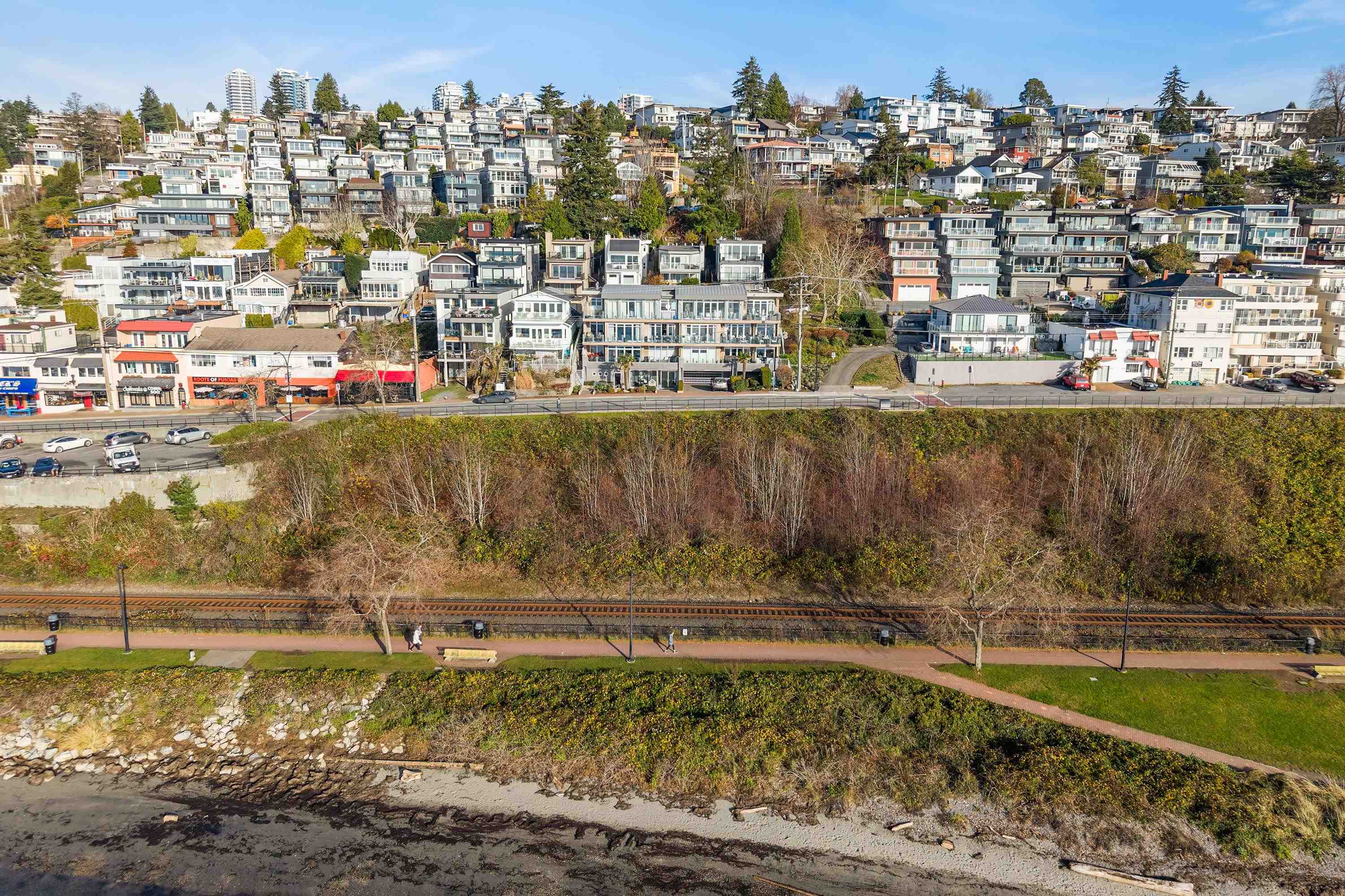 201 15097 MARINE DRIVE Unit: 201