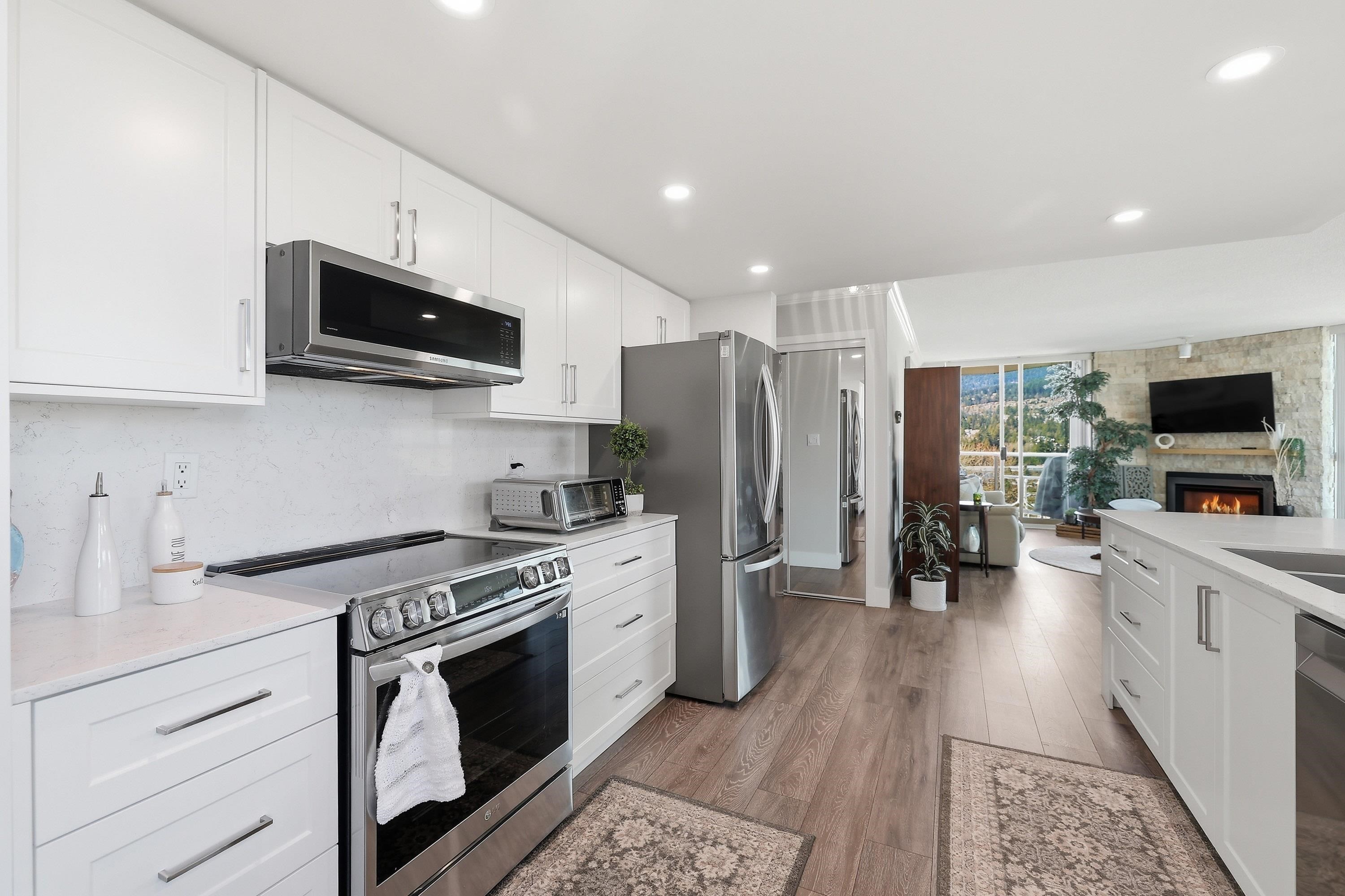 1702 1199 EASTWOOD STREET Unit: 1702