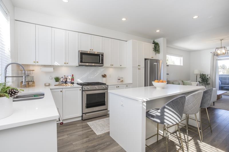 76 158 171 STREET Unit: 76