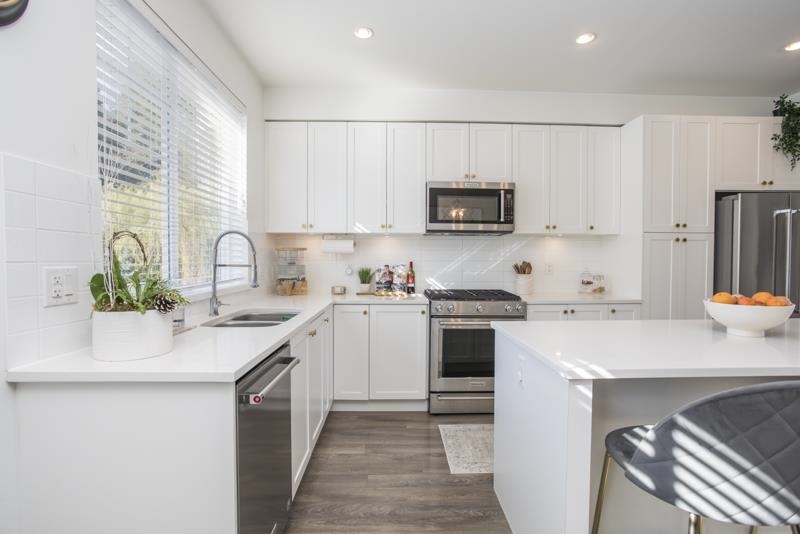 76 158 171 STREET Unit: 76