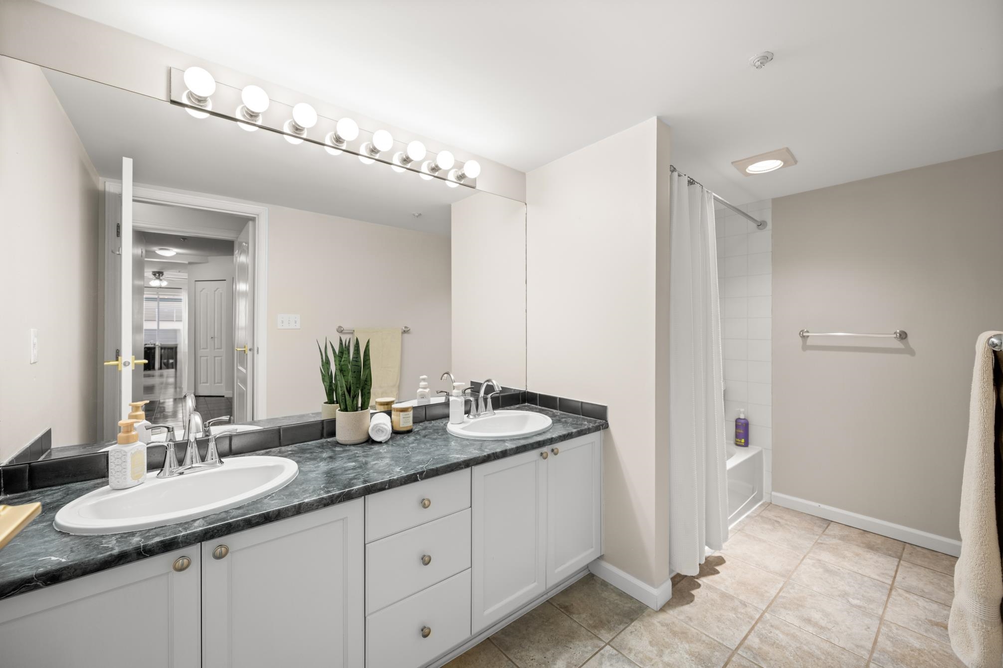 108 5450 208 STREET Unit: 108