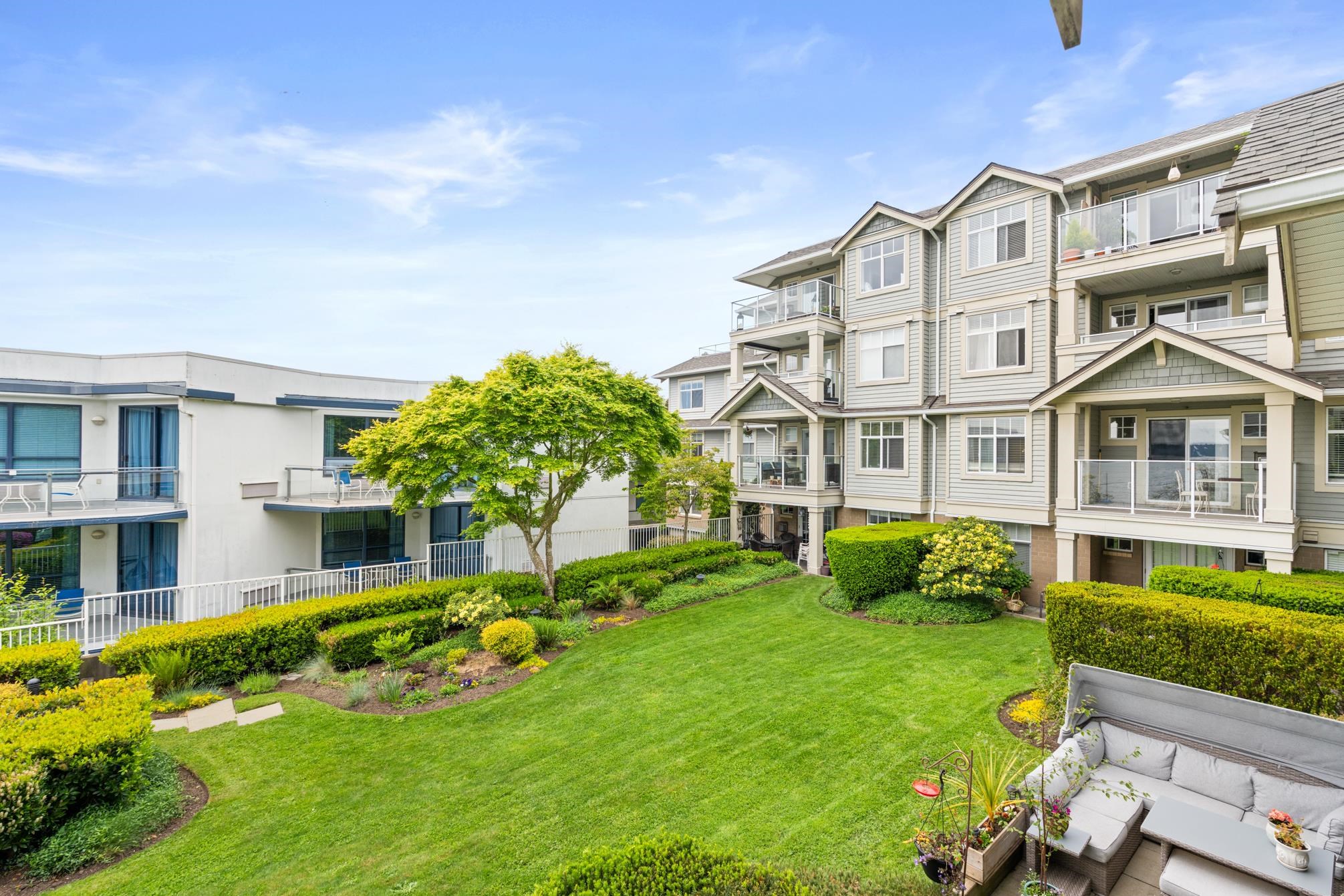 212 15621 MARINE DRIVE Unit: 212