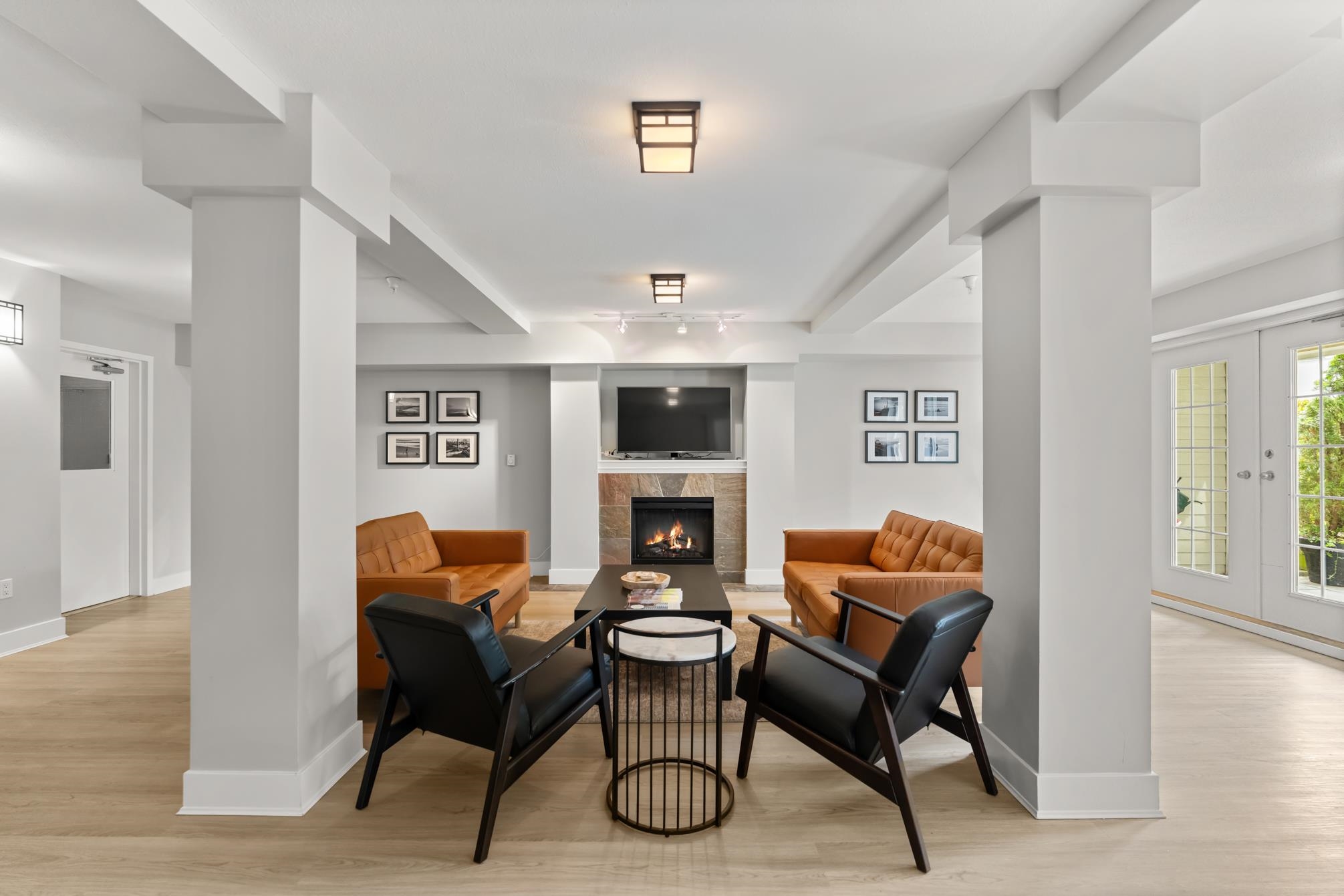 212 15621 MARINE DRIVE Unit: 212