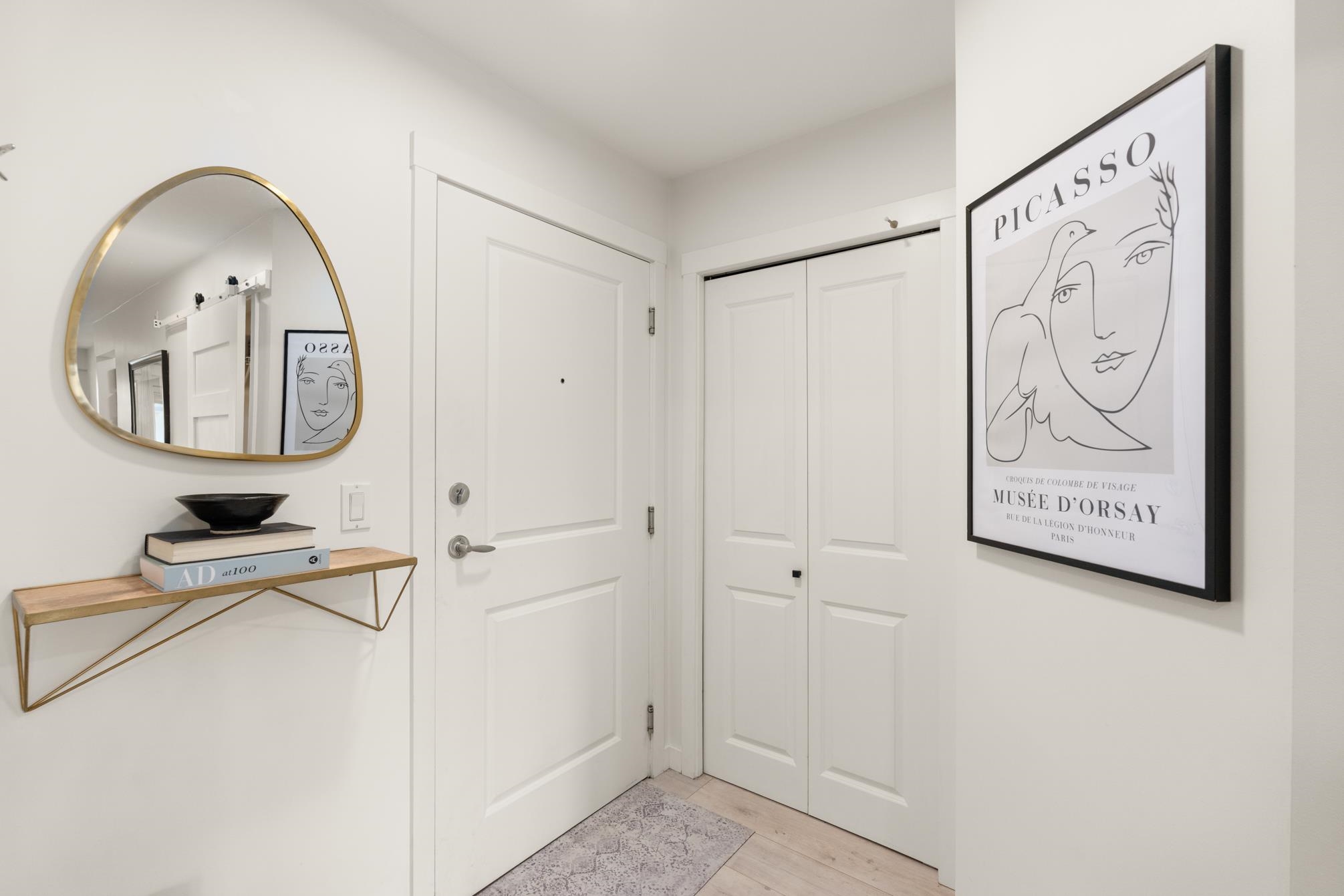 212 15621 MARINE DRIVE Unit: 212