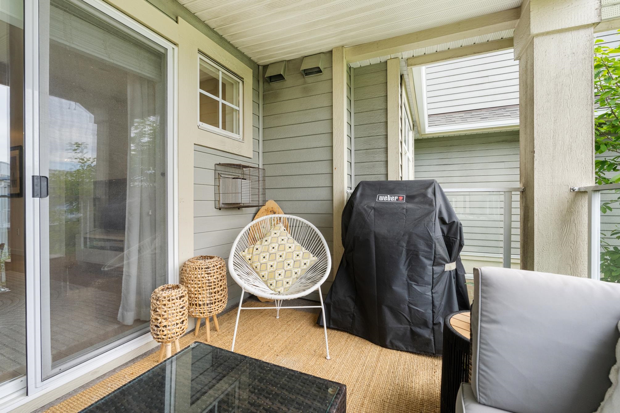 212 15621 MARINE DRIVE Unit: 212