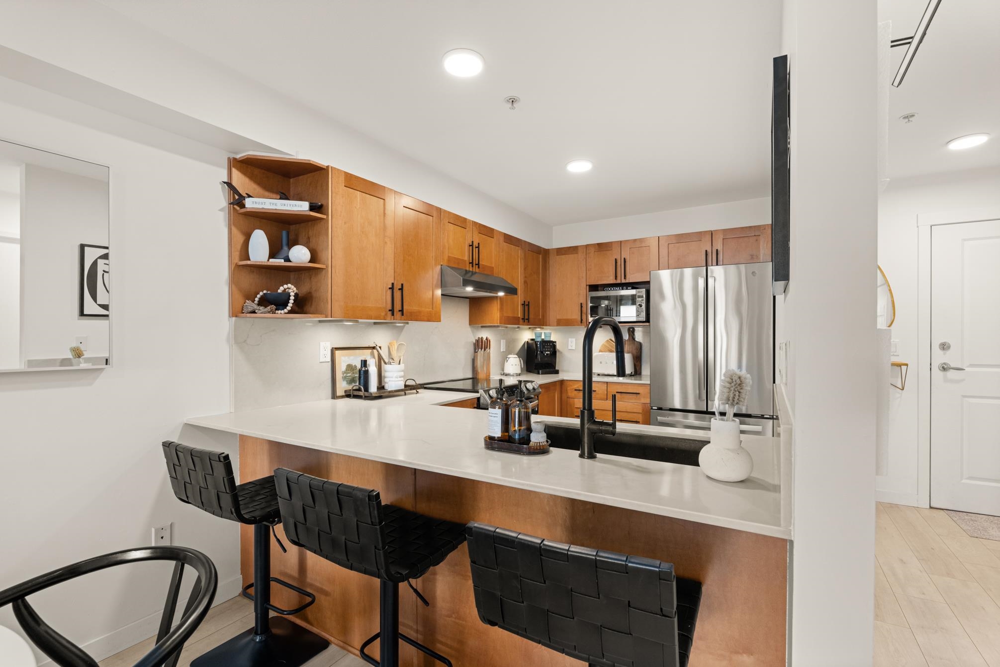 212 15621 MARINE DRIVE Unit: 212