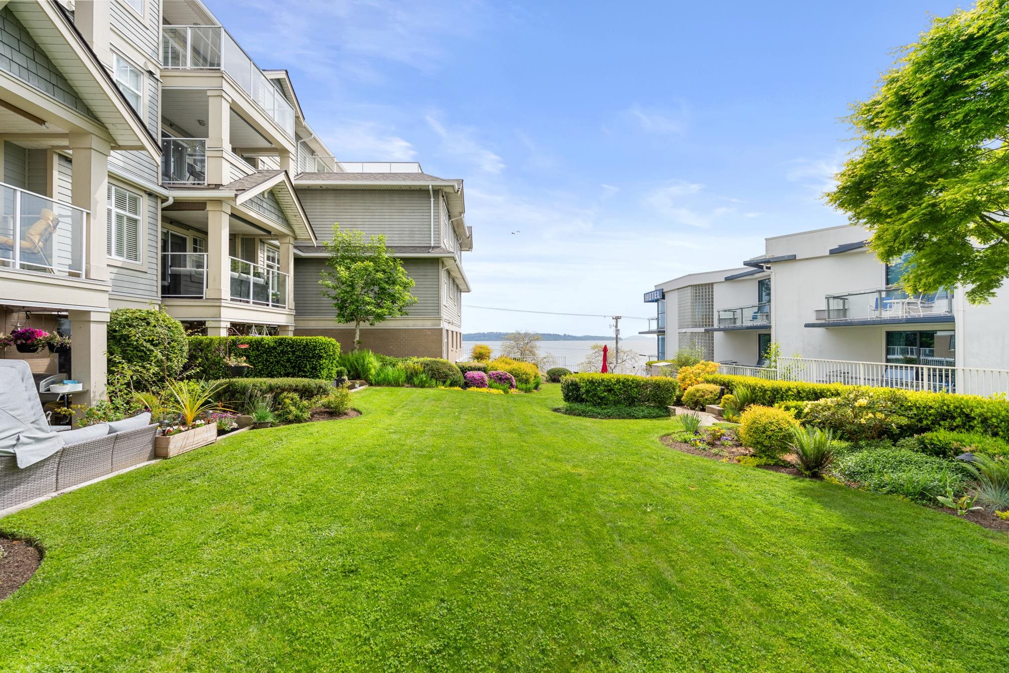 212 15621 MARINE DRIVE Unit: 212