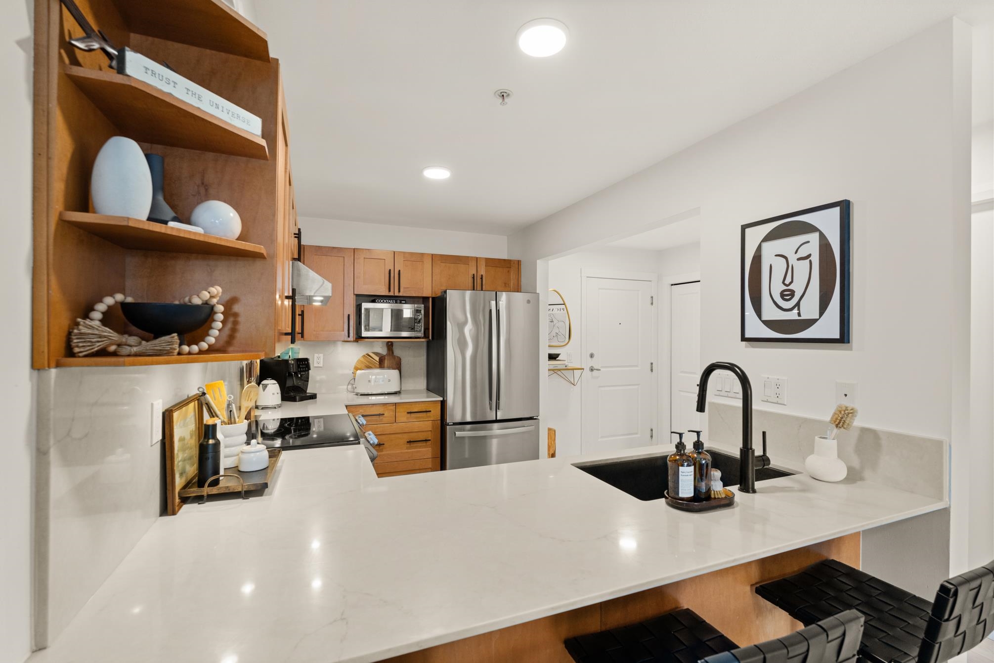 212 15621 MARINE DRIVE Unit: 212