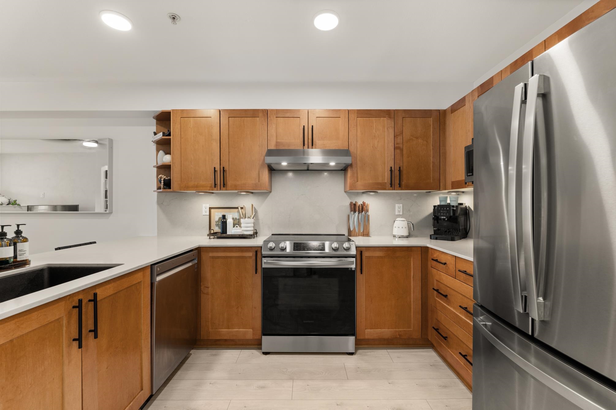 212 15621 MARINE DRIVE Unit: 212