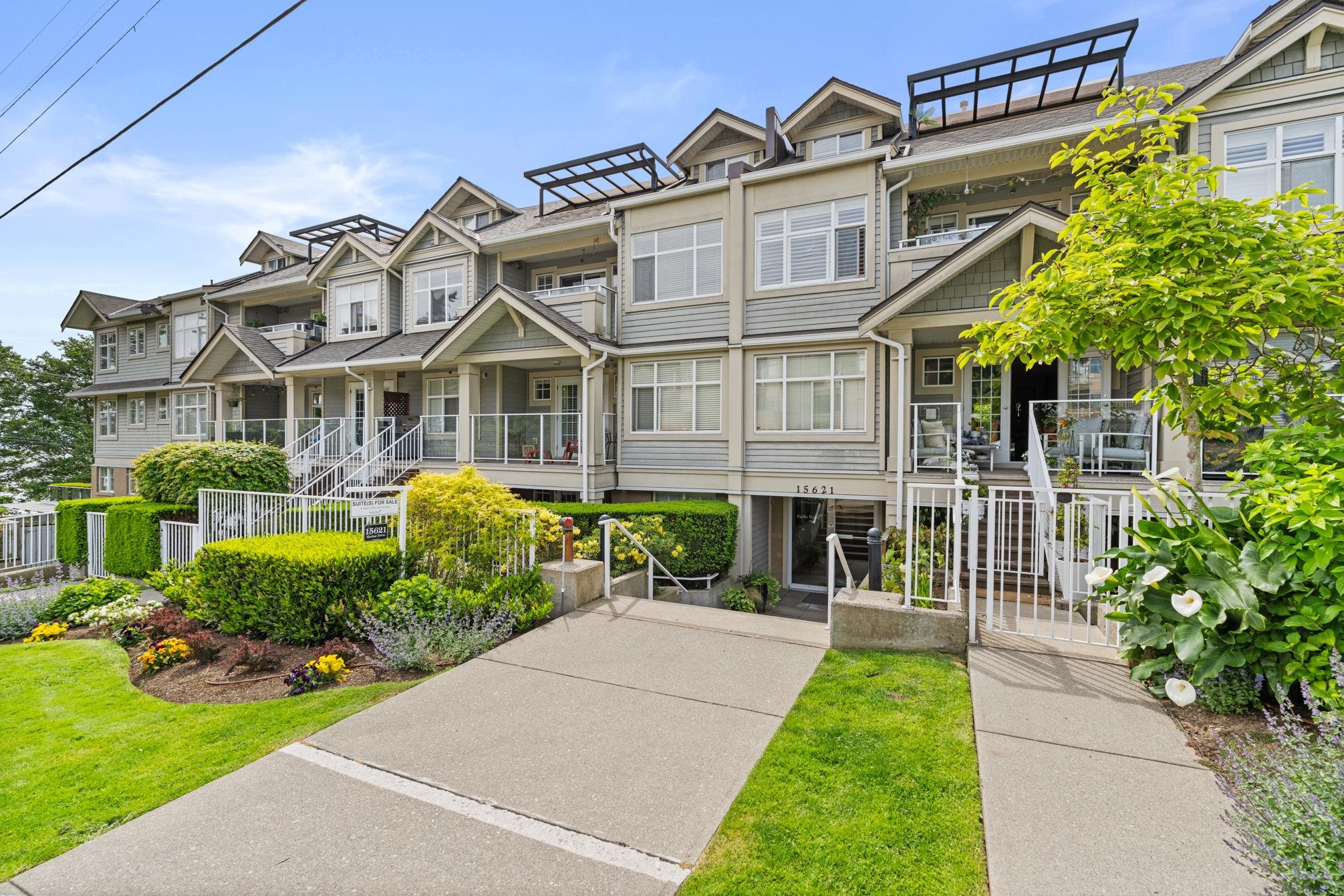 212 15621 MARINE DRIVE Unit: 212
