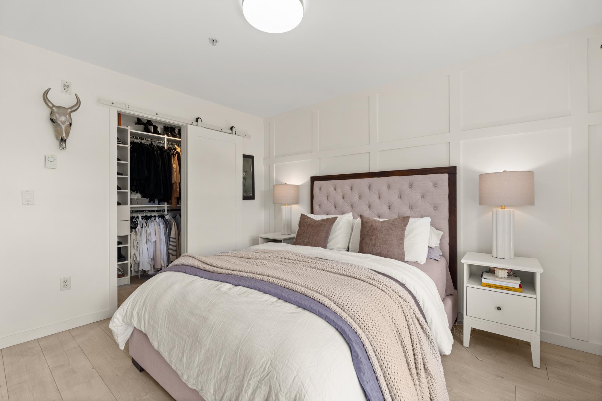 212 15621 MARINE DRIVE Unit: 212