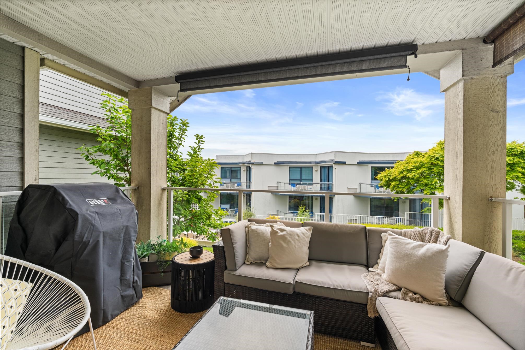 212 15621 MARINE DRIVE Unit: 212