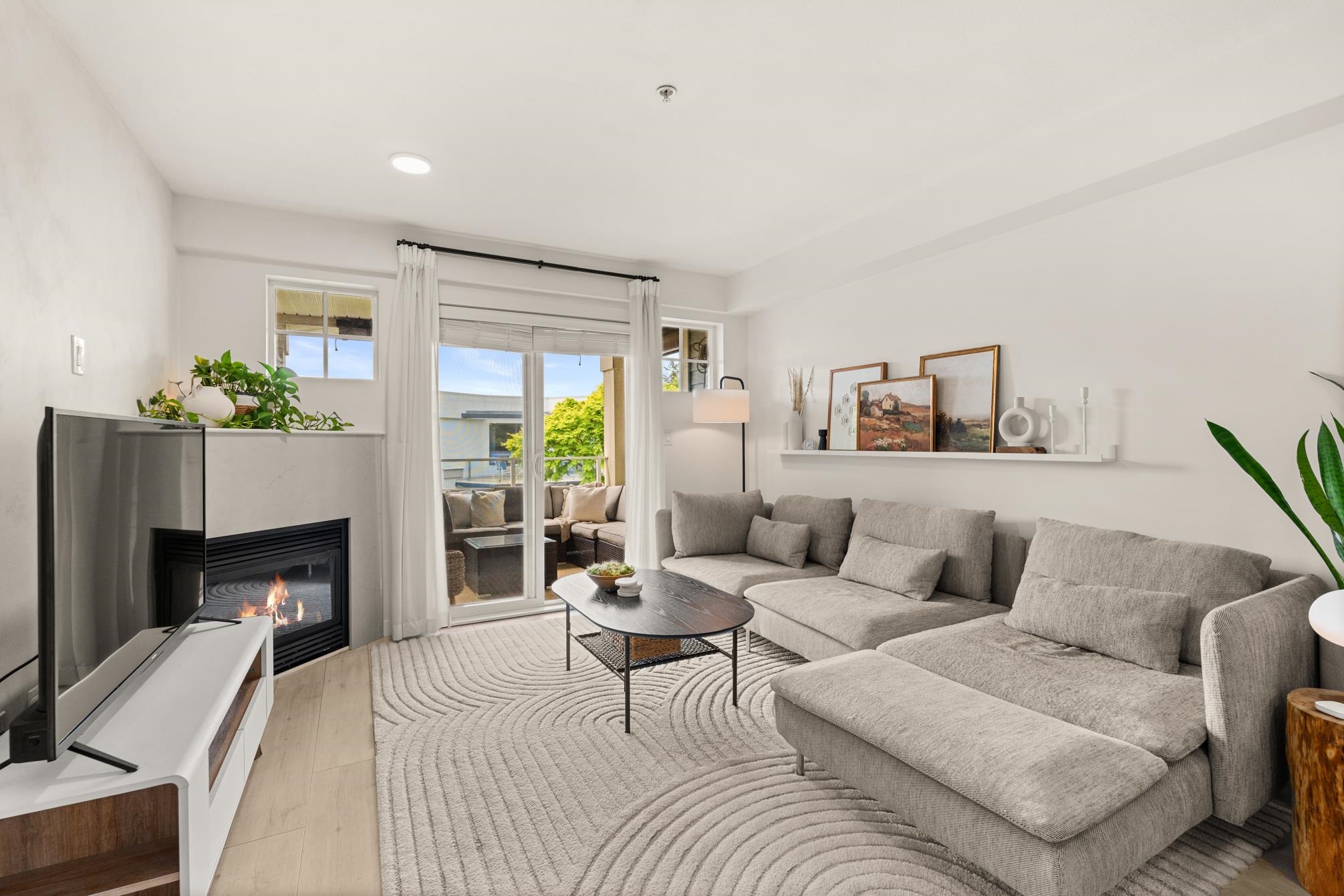212 15621 MARINE DRIVE Unit: 212