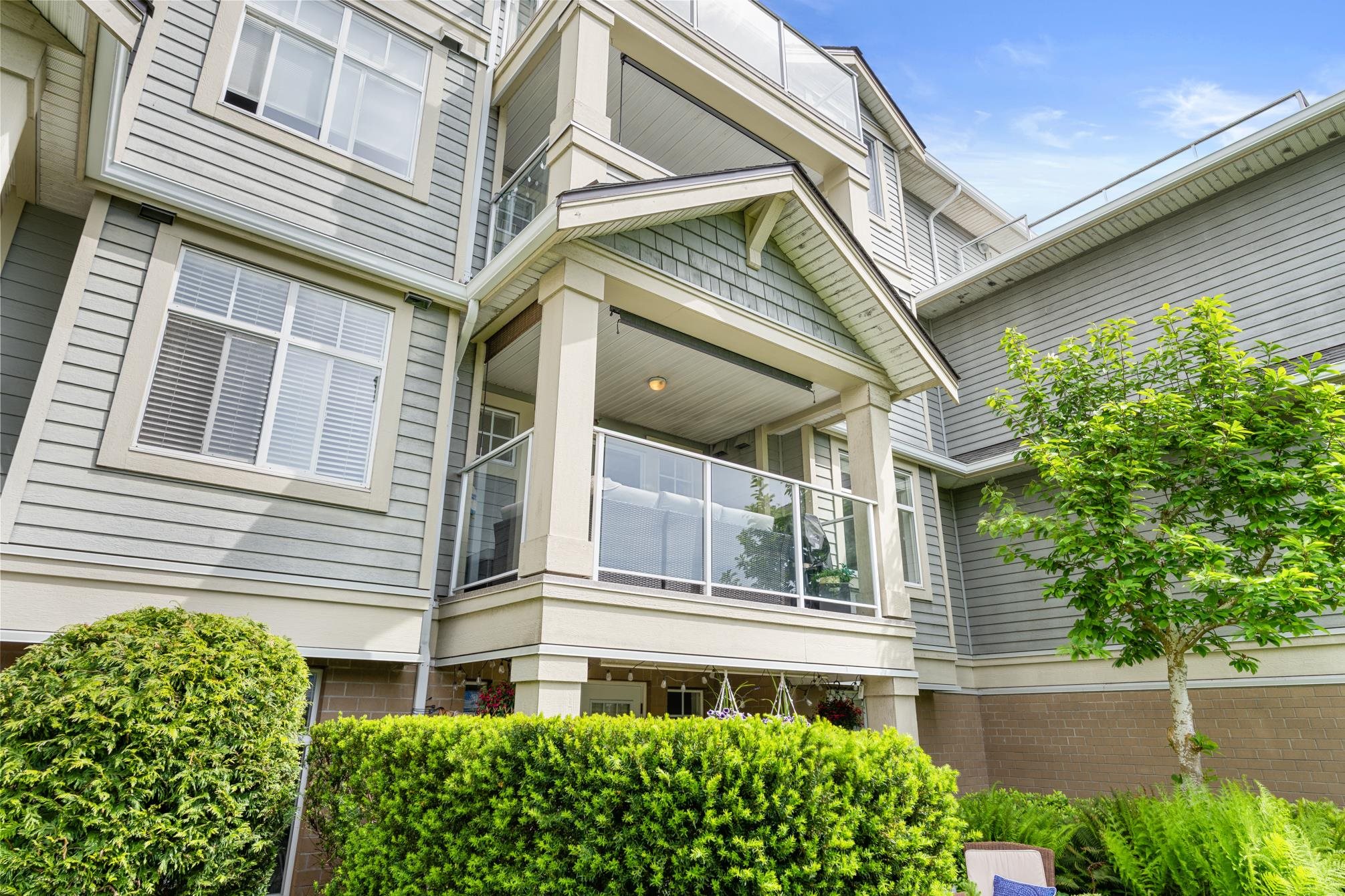 212 15621 MARINE DRIVE Unit: 212