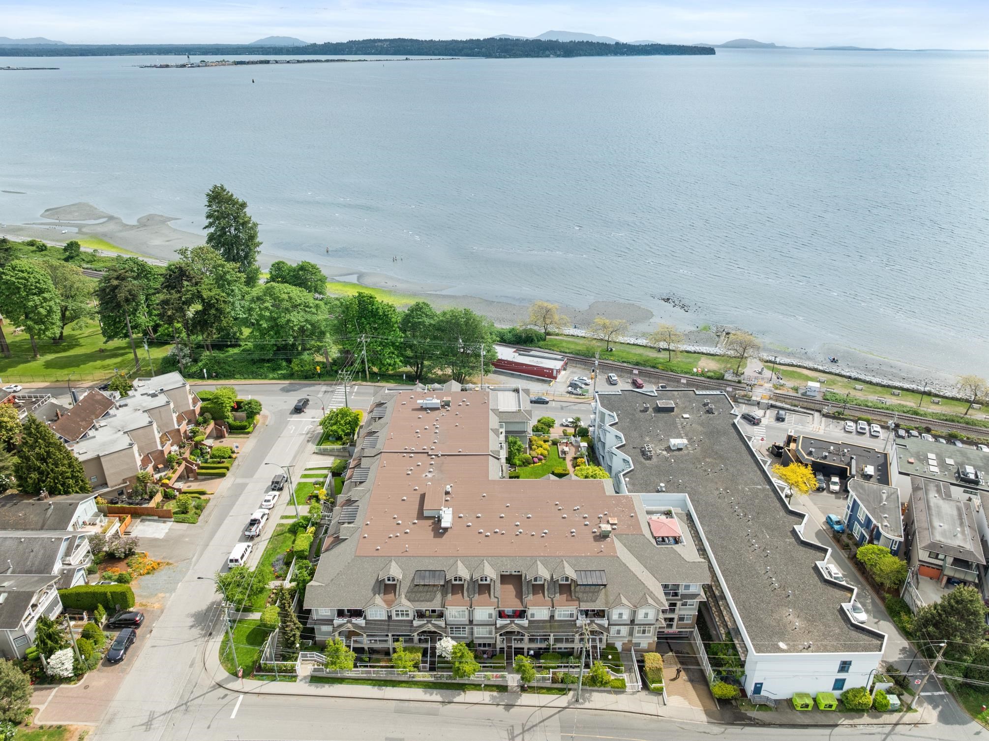 212 15621 MARINE DRIVE Unit: 212