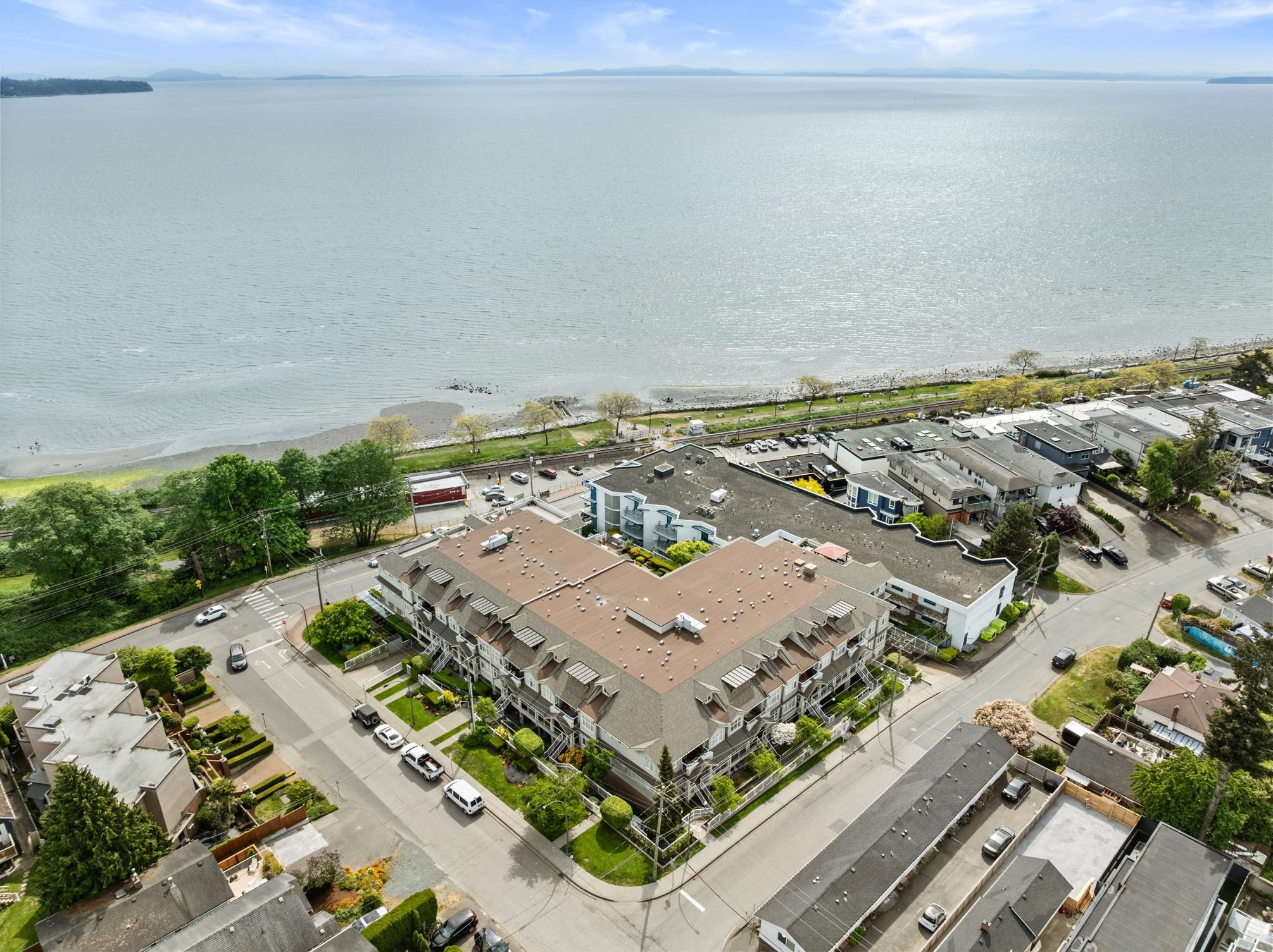 212 15621 MARINE DRIVE Unit: 212
