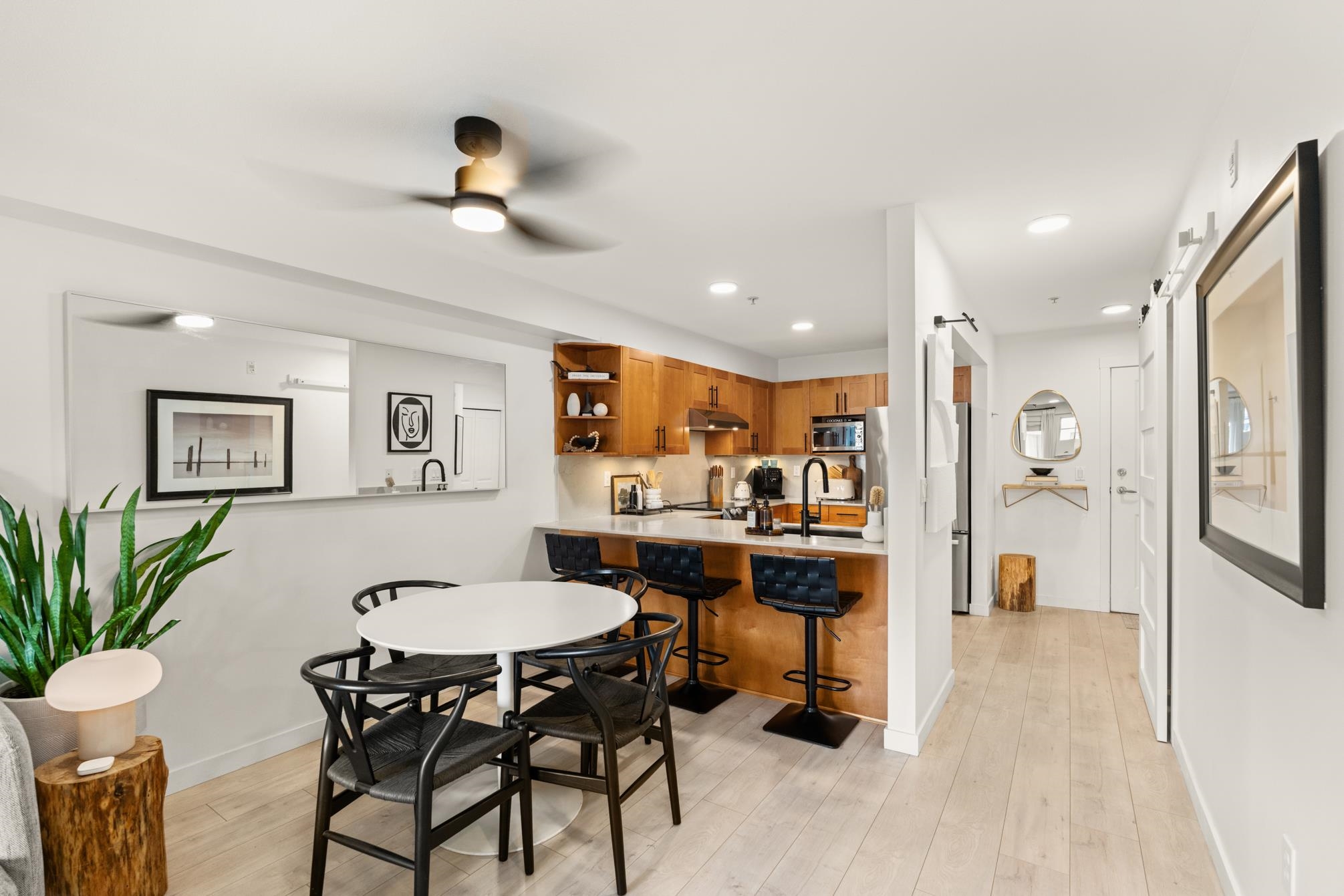 212 15621 MARINE DRIVE Unit: 212