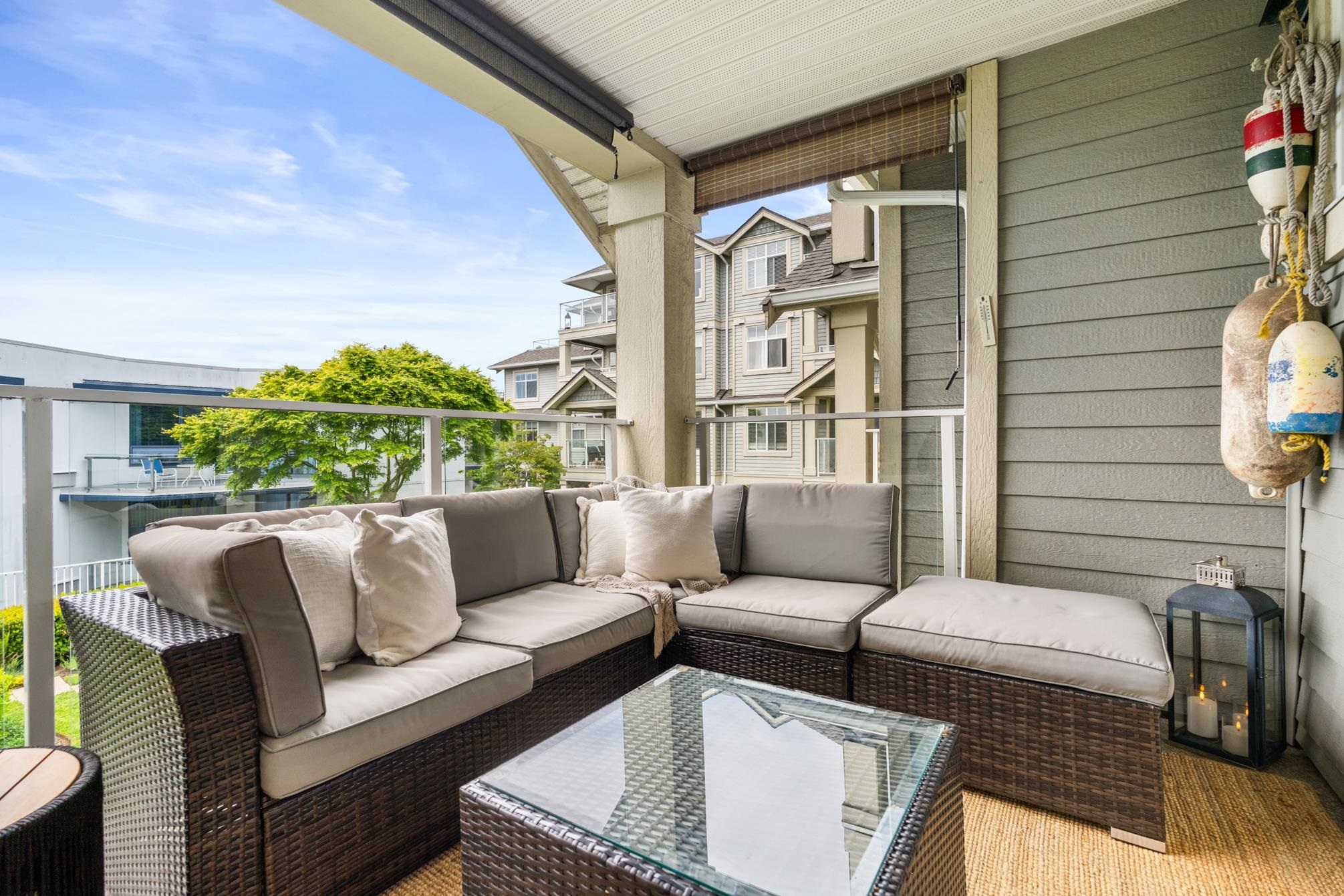 212 15621 MARINE DRIVE Unit: 212