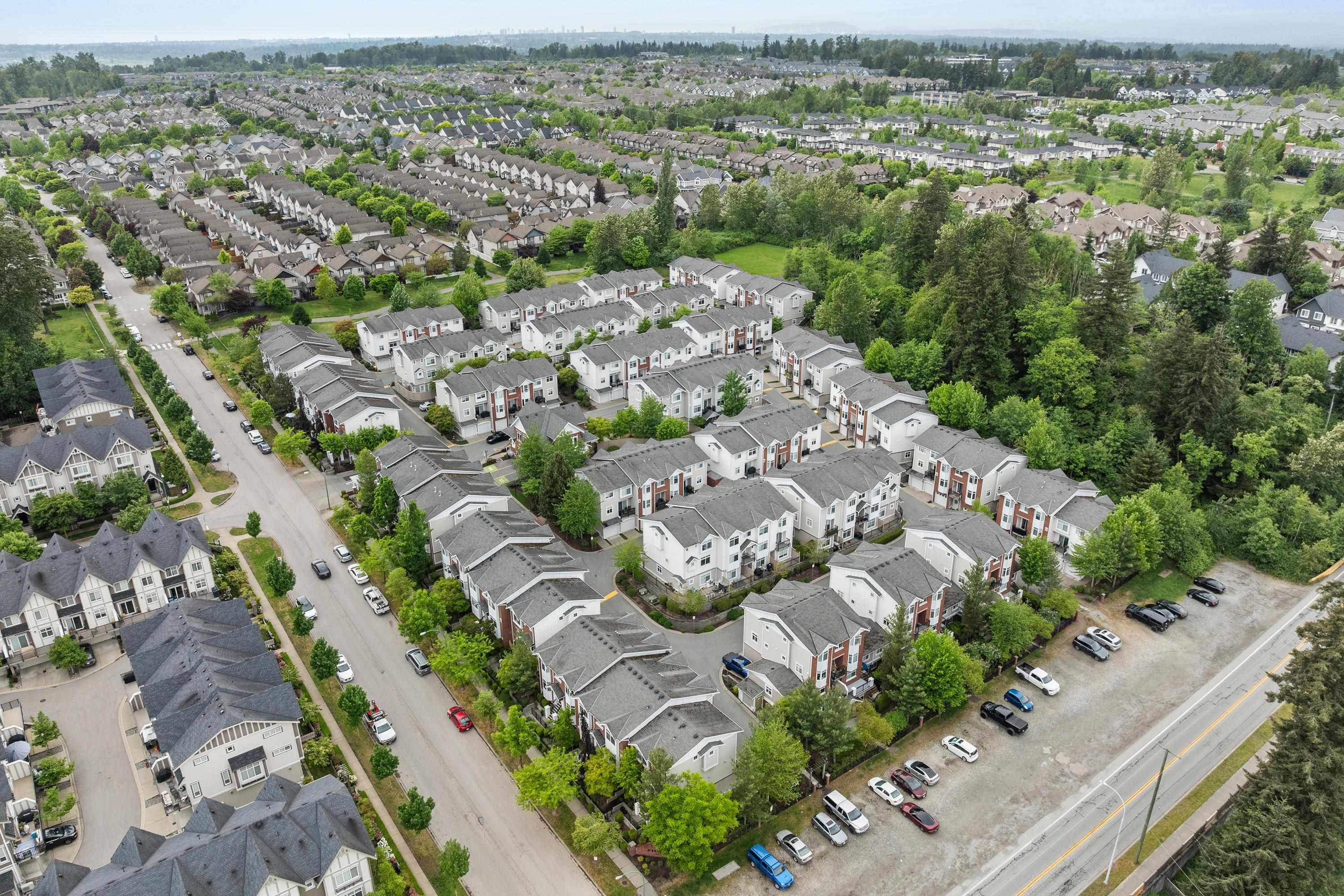 27 19551 66 AVENUE Unit: 27