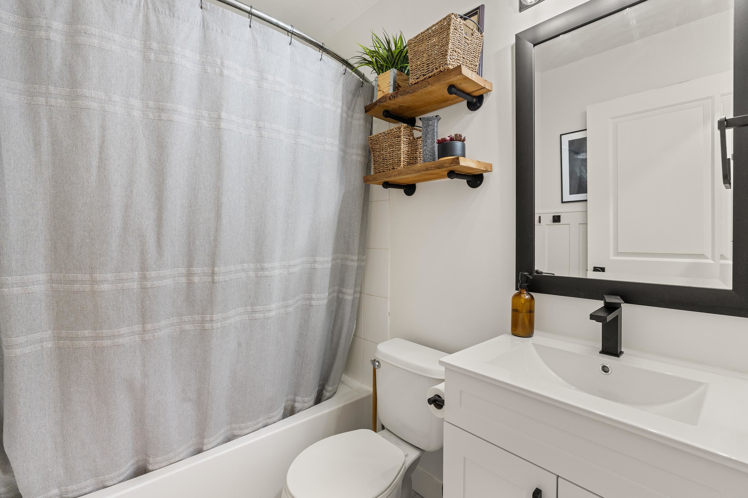 27 19551 66 AVENUE Unit: 27