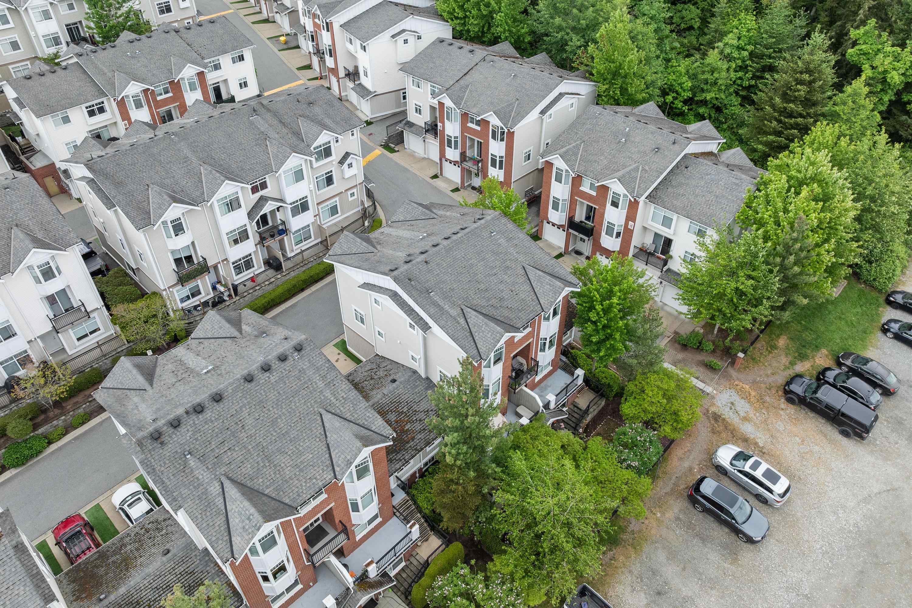 27 19551 66 AVENUE Unit: 27