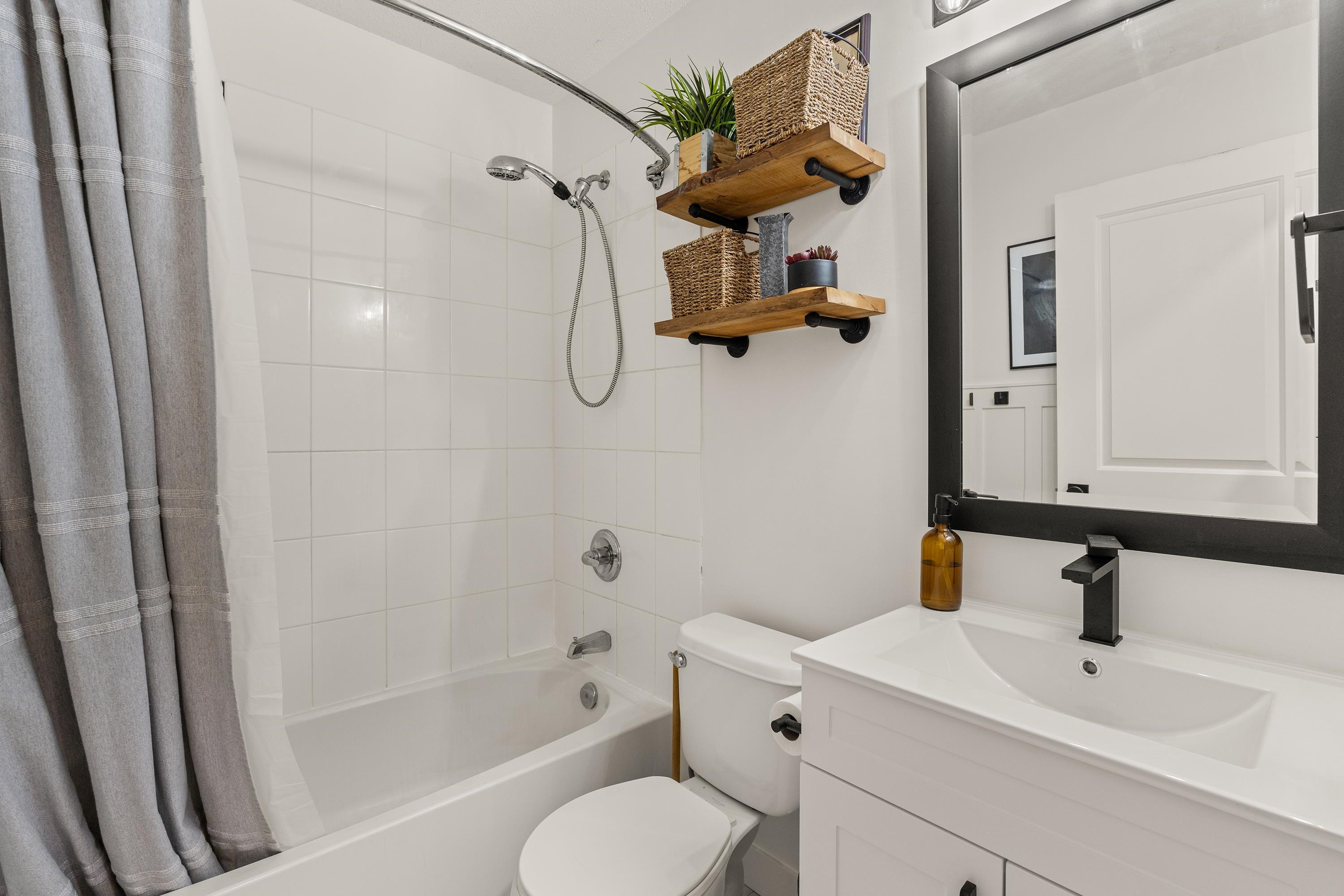 27 19551 66 AVENUE Unit: 27