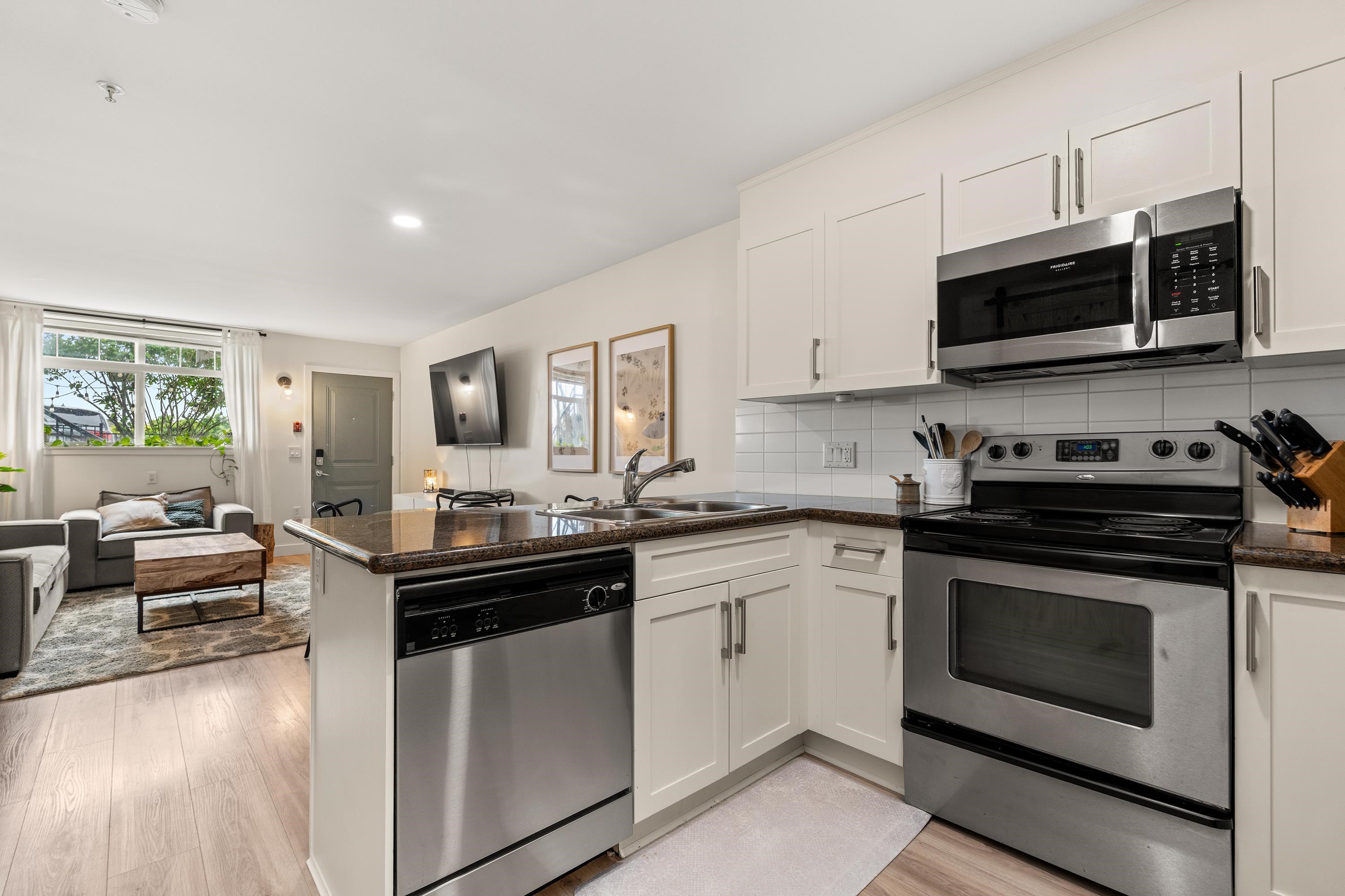 27 19551 66 AVENUE Unit: 27