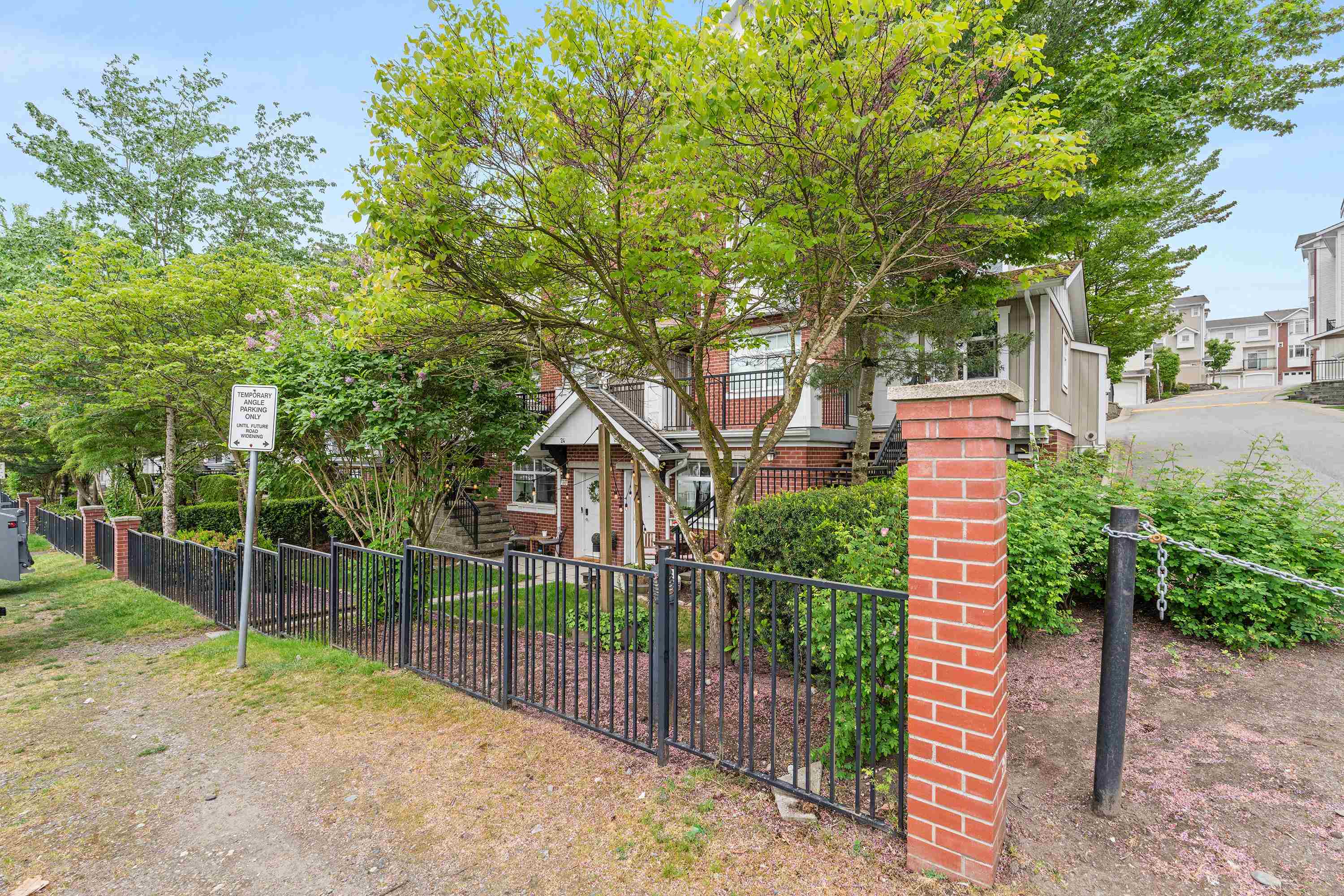 27 19551 66 AVENUE Unit: 27