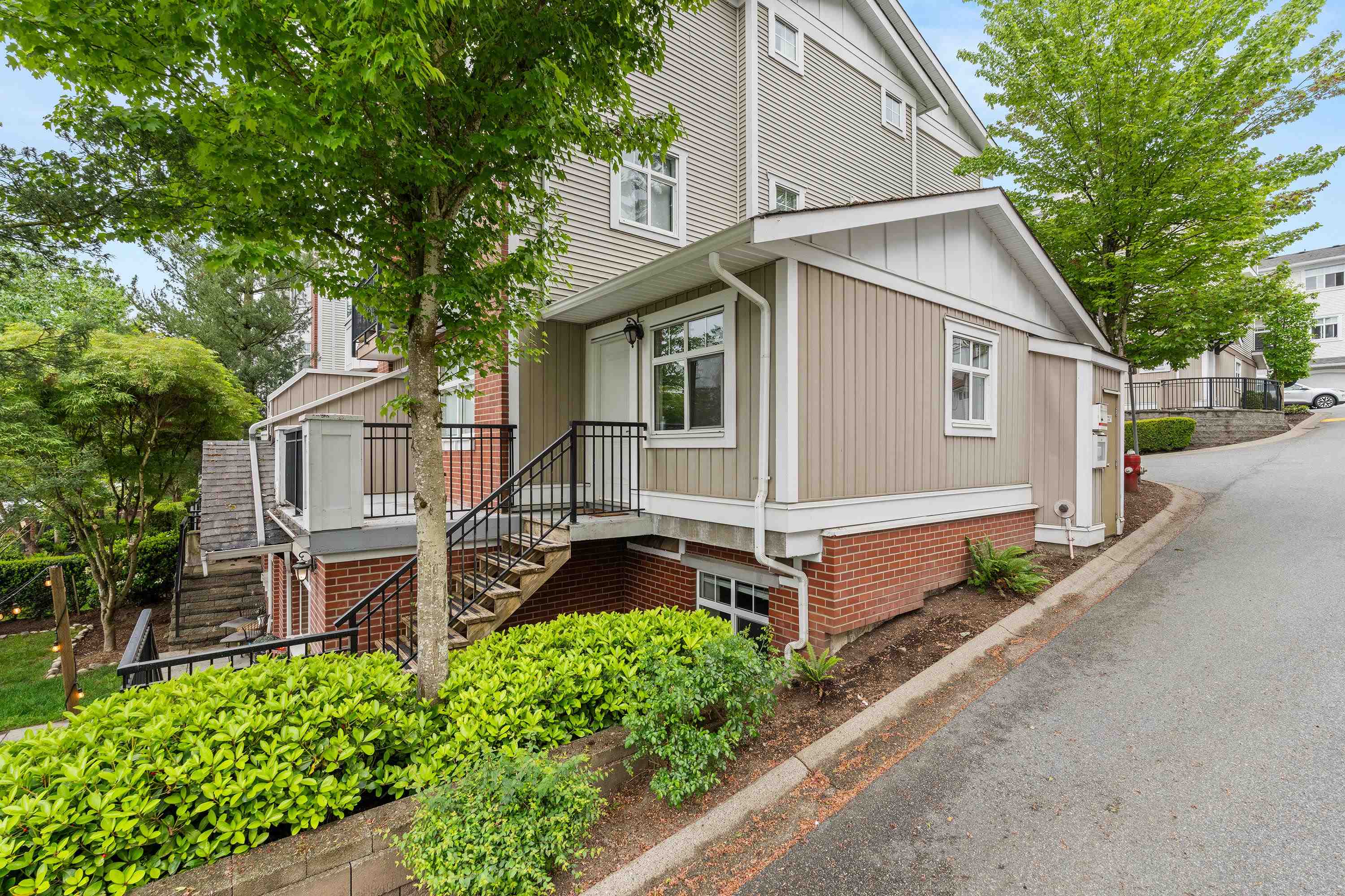 27 19551 66 AVENUE Unit: 27