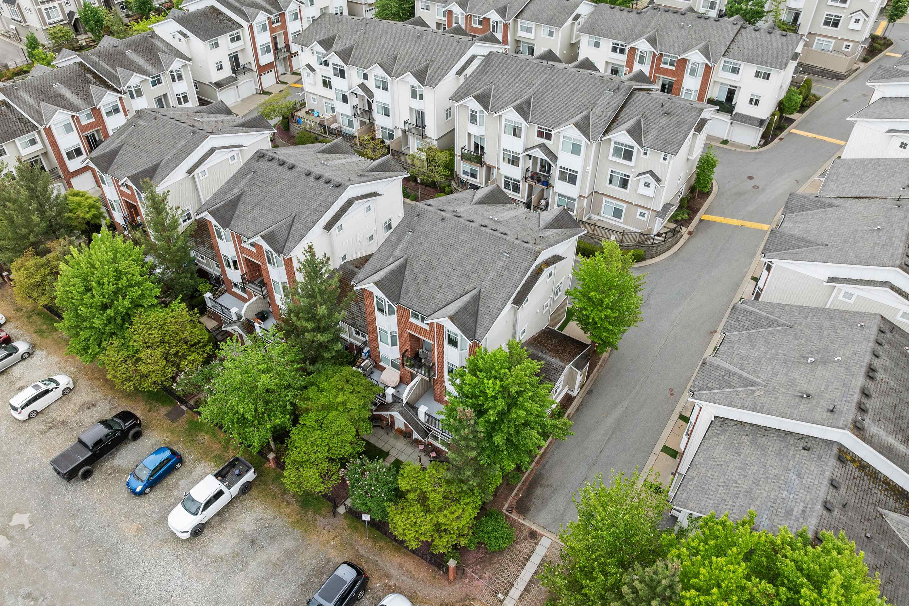 27 19551 66 AVENUE Unit: 27