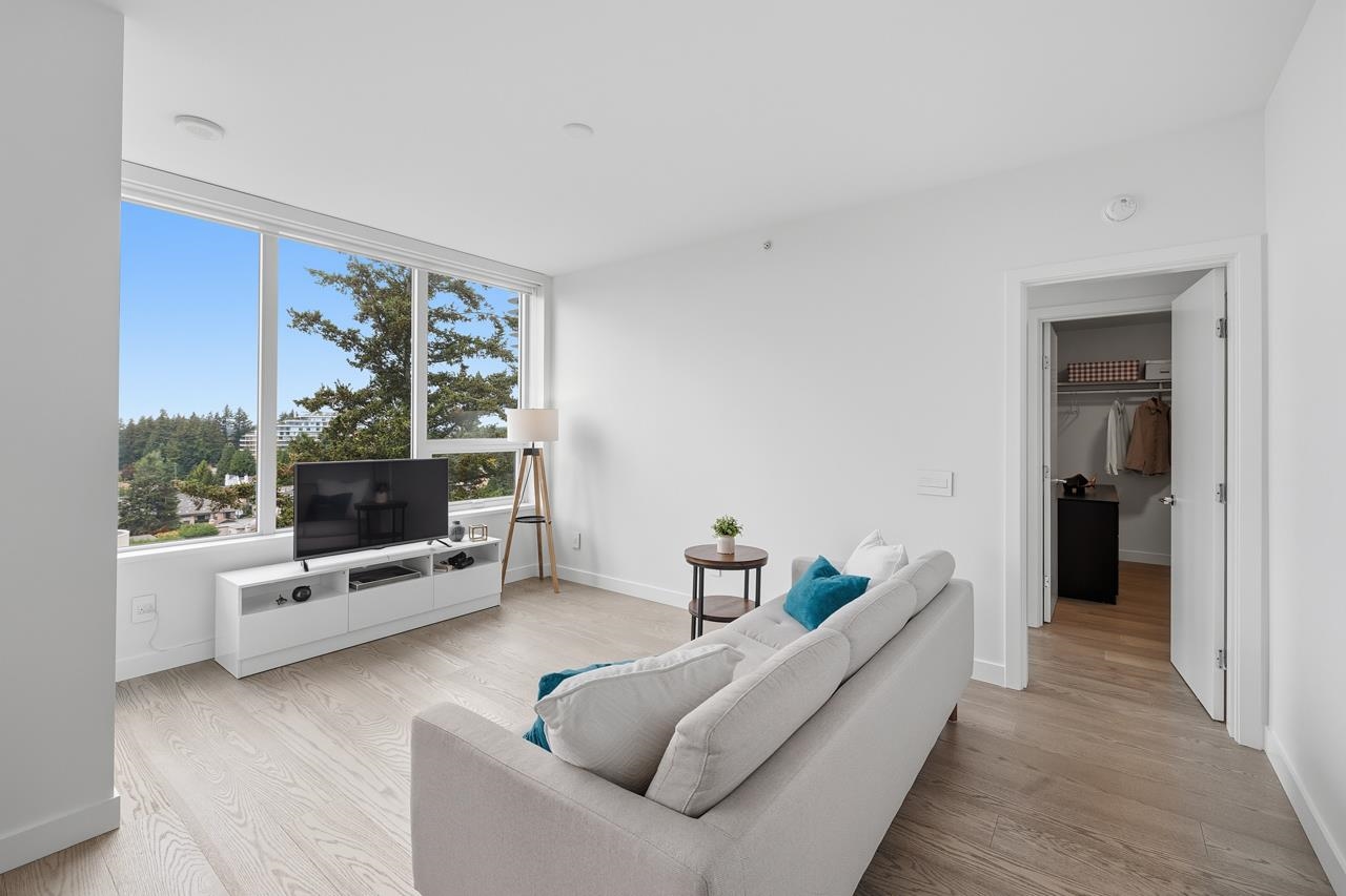 902 15165 THRIFT AVENUE Unit: 902