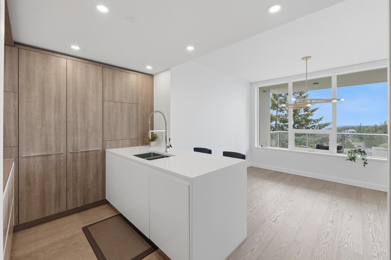 902 15165 THRIFT AVENUE Unit: 902