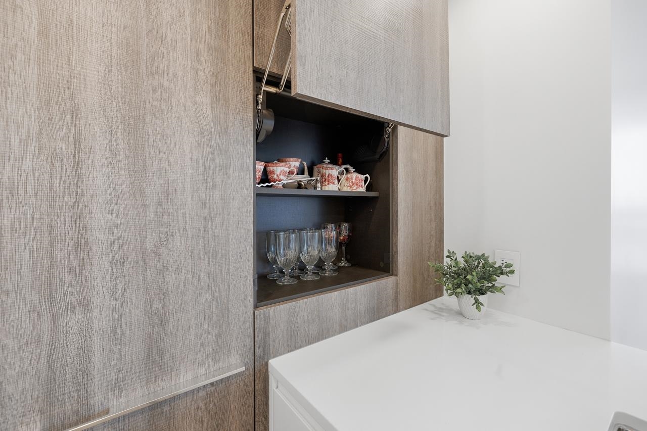 902 15165 THRIFT AVENUE Unit: 902