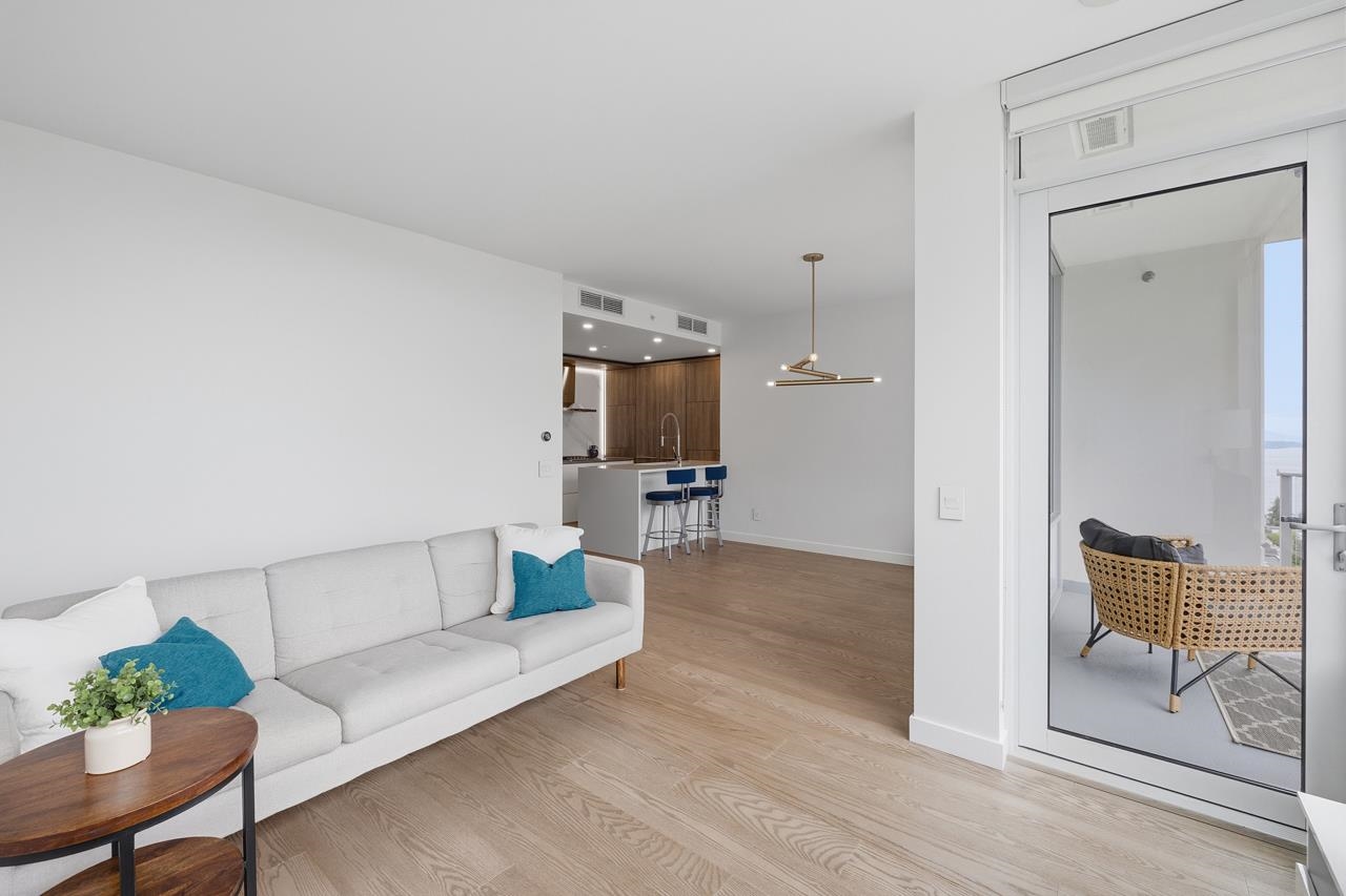902 15165 THRIFT AVENUE Unit: 902