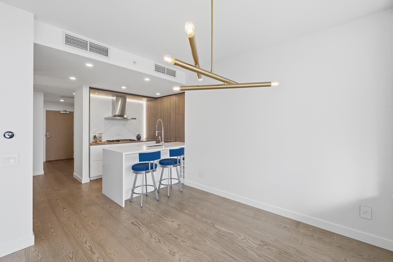 902 15165 THRIFT AVENUE Unit: 902