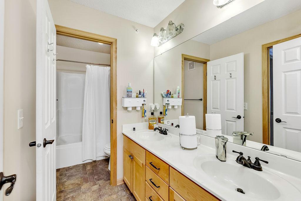 1670 Village Trail E Unit: 5