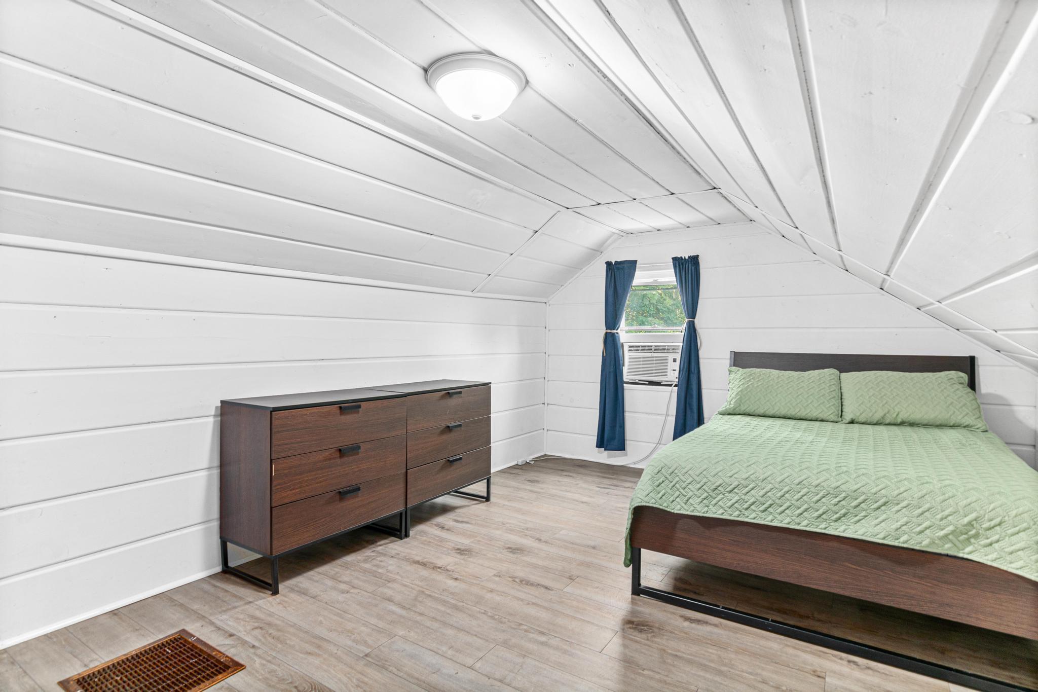 1530 North English Street