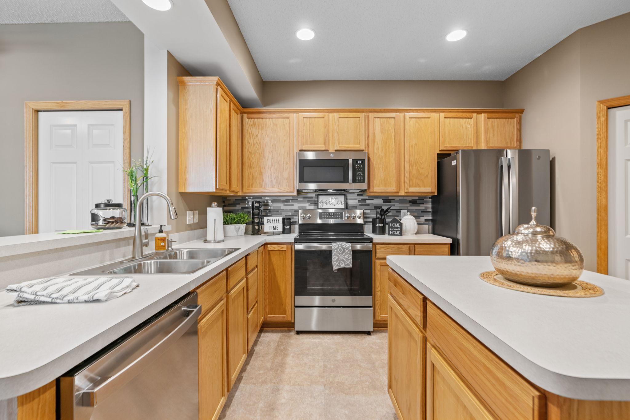 11182 Aberdeen Street NE Unit: F