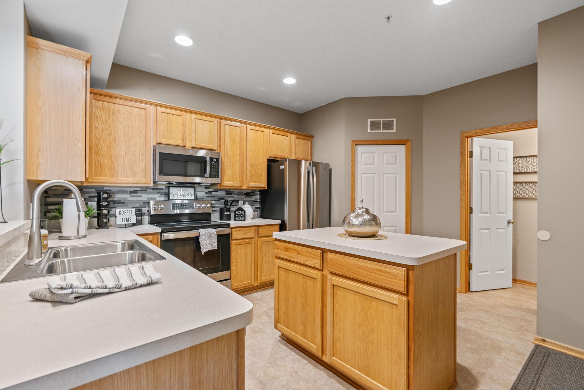 11182 Aberdeen Street NE Unit: F