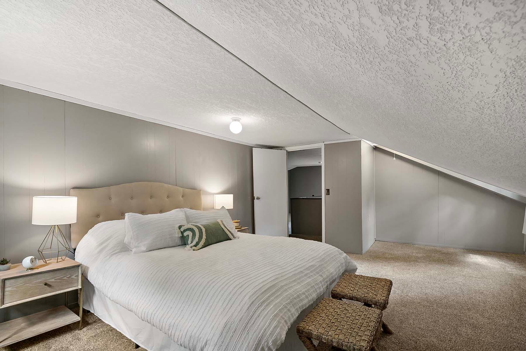 24557 Chippendale Avenue W