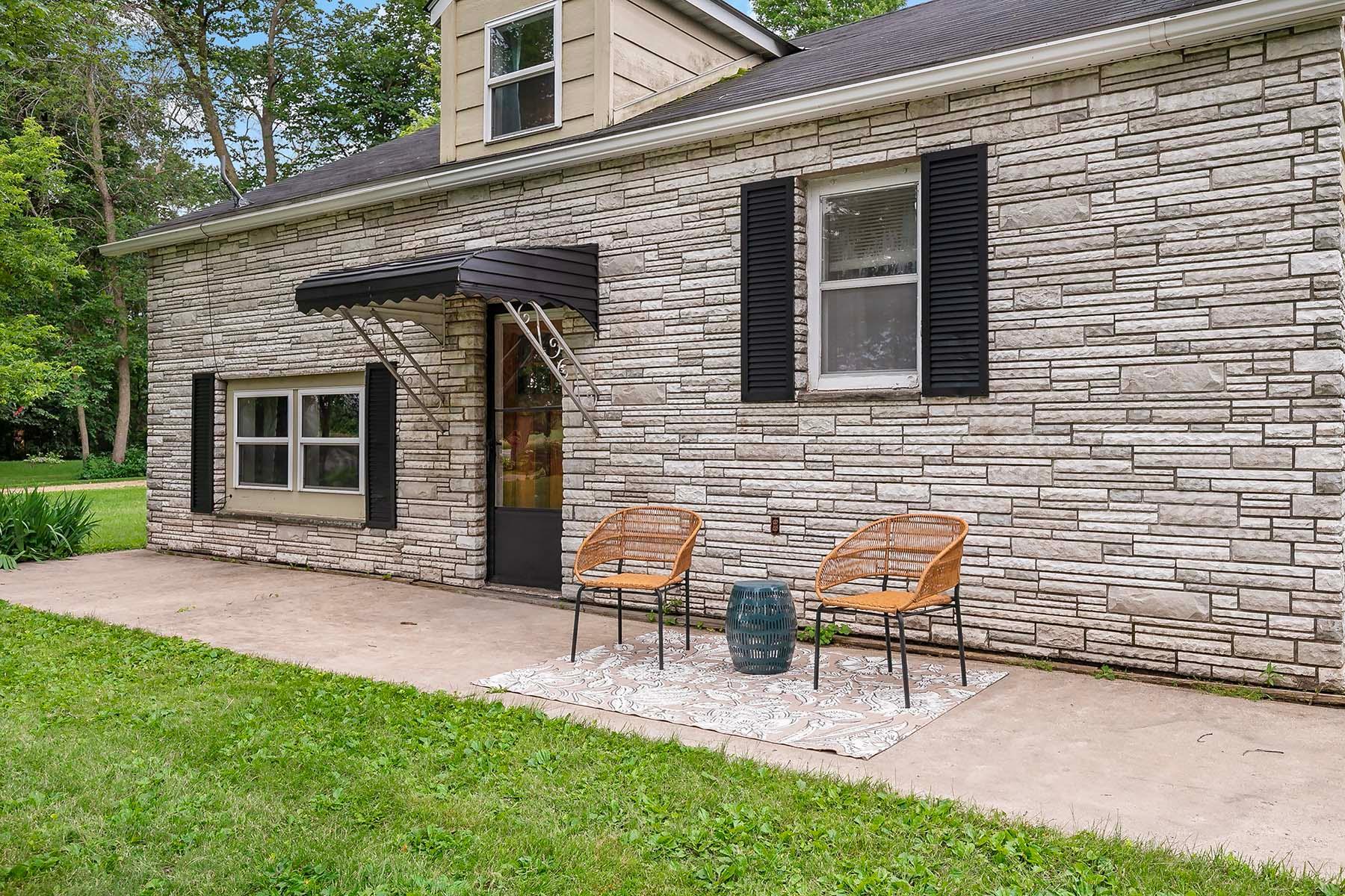 24557 Chippendale Avenue W