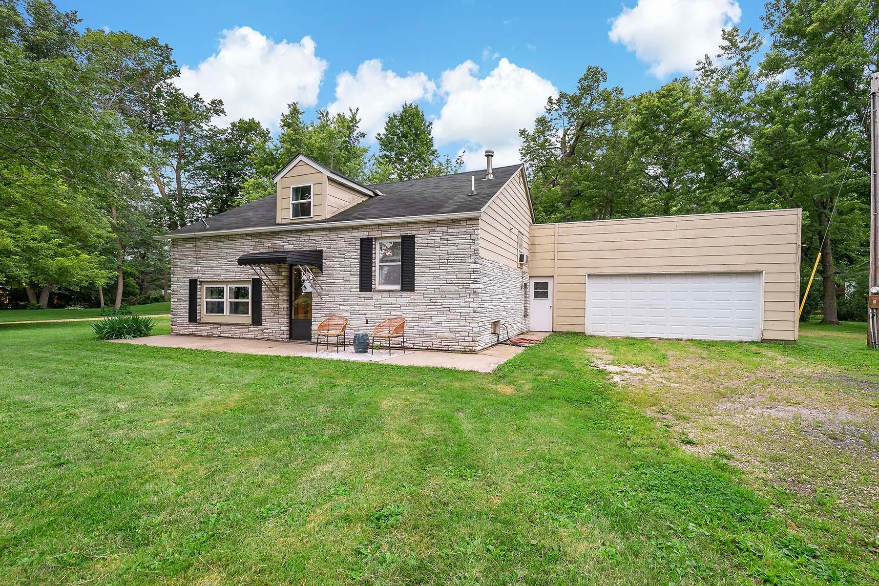 24557 Chippendale Avenue W