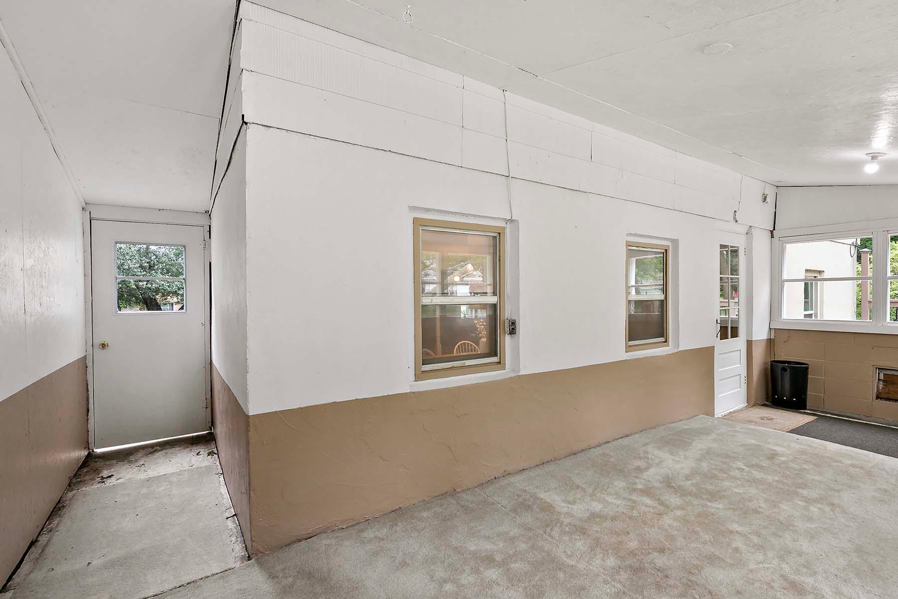 24557 Chippendale Avenue W