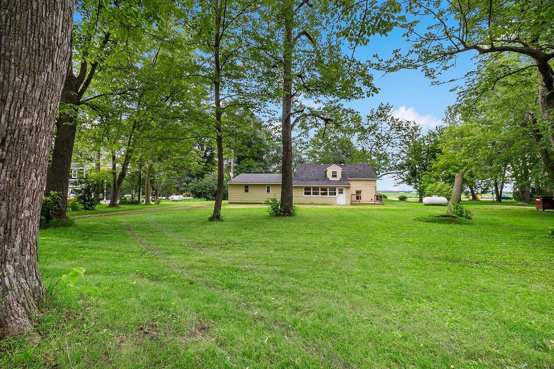 24557 Chippendale Avenue W