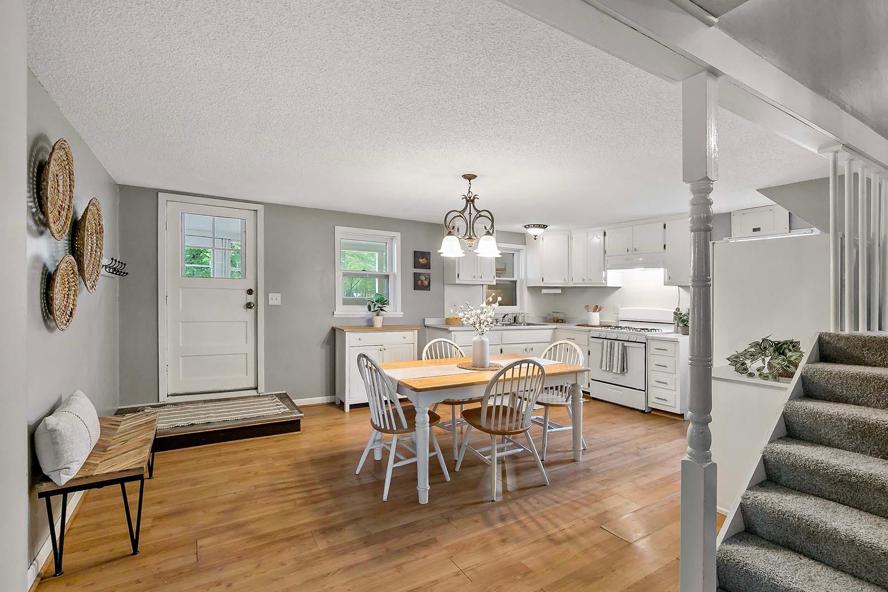 24557 Chippendale Avenue W