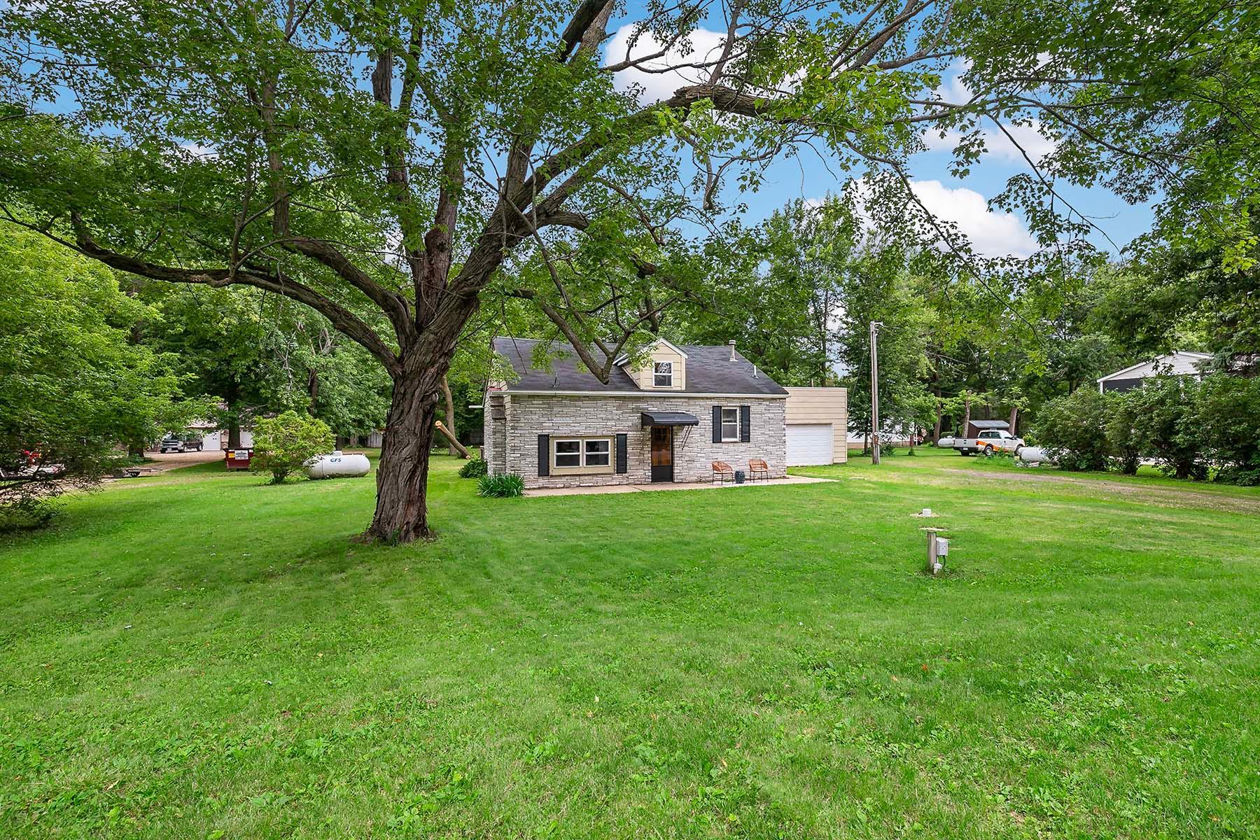 24557 Chippendale Avenue W